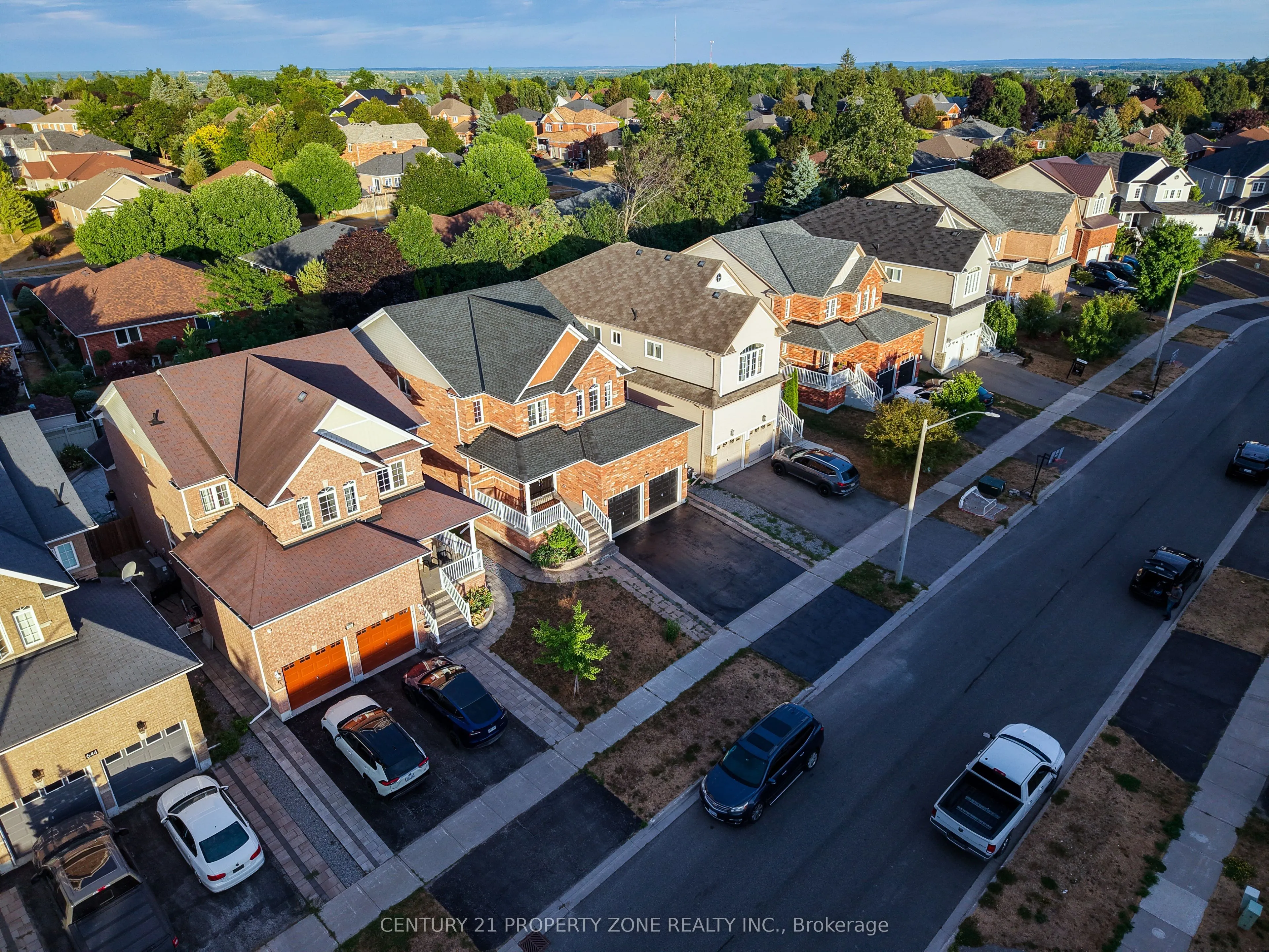 652 Tully Crescent