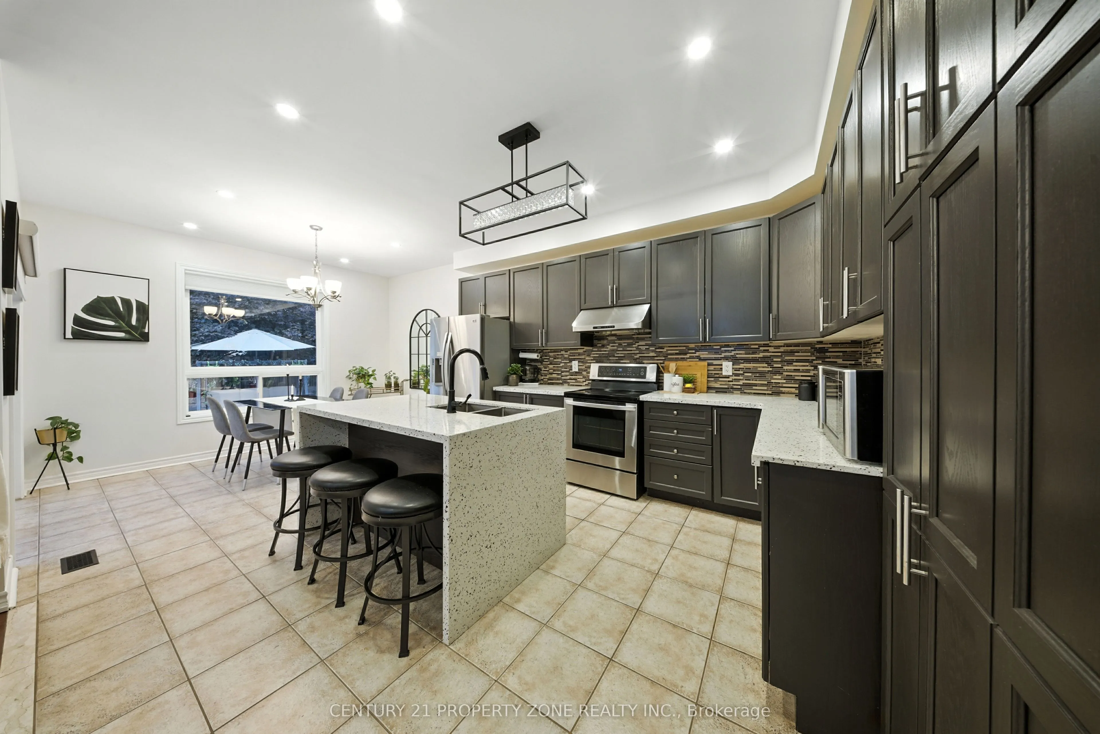 652 Tully Crescent