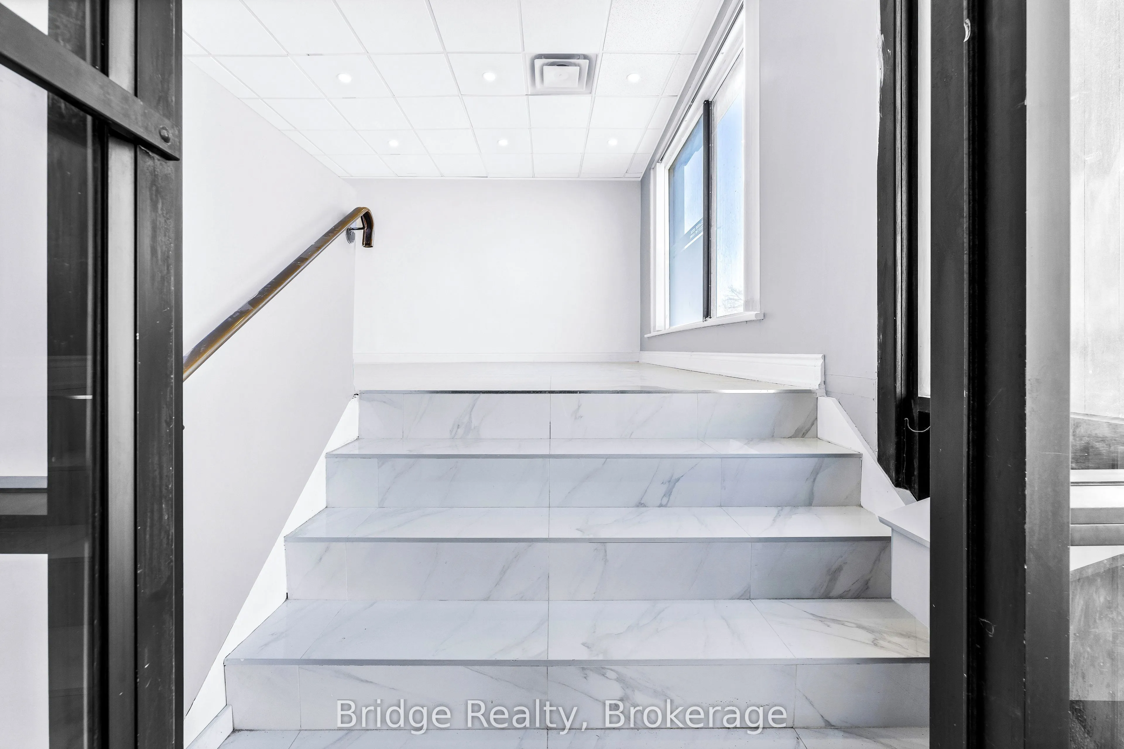 290 Dundas Street