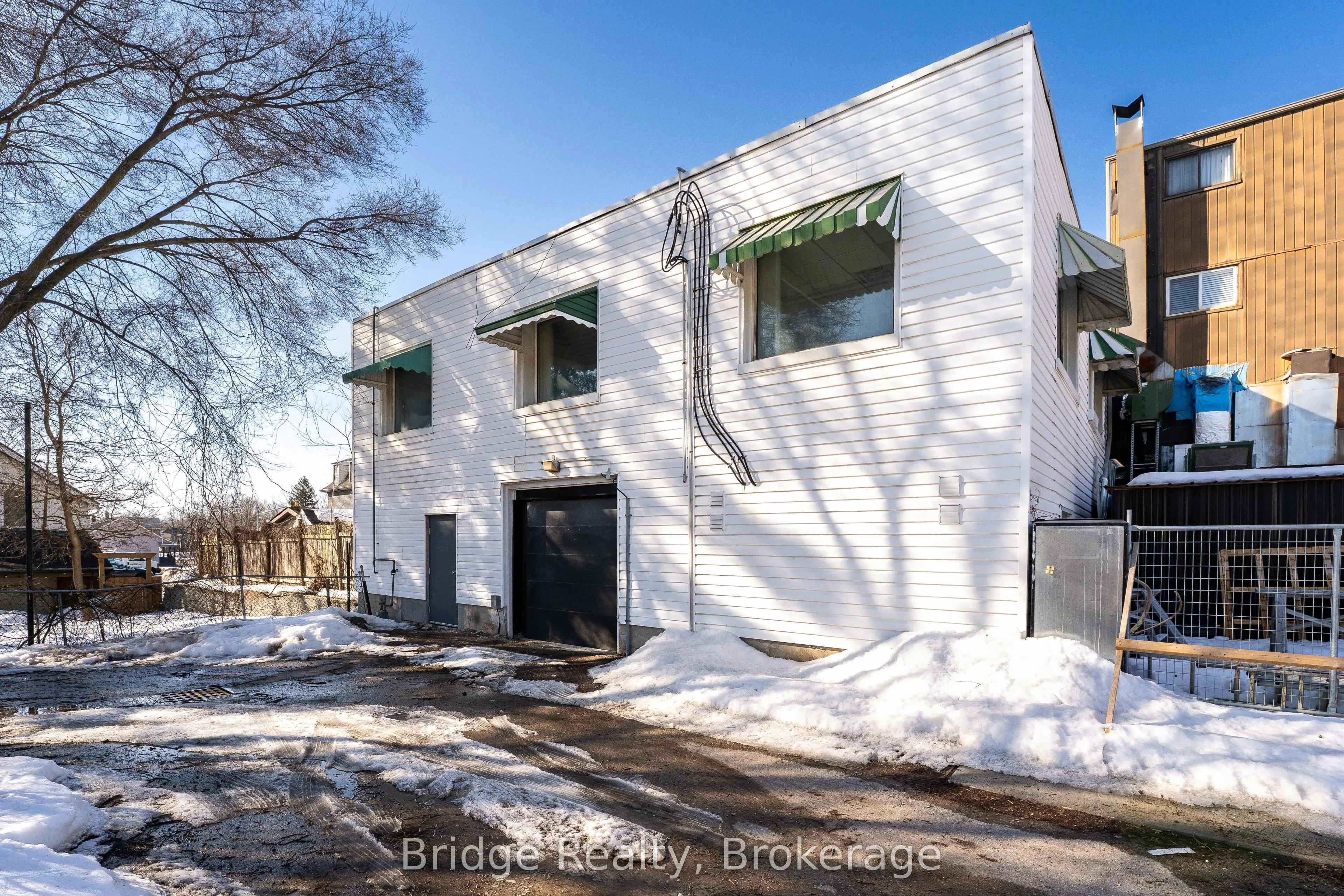 290 Dundas Street