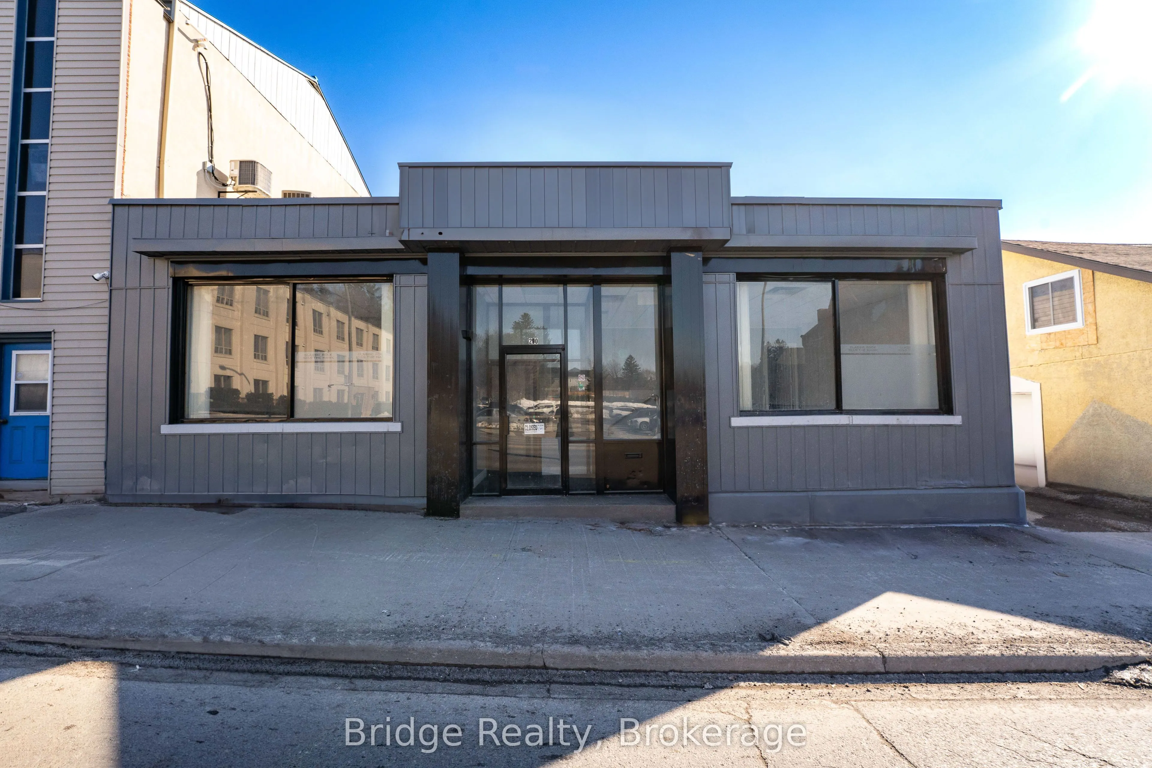 290 Dundas Street