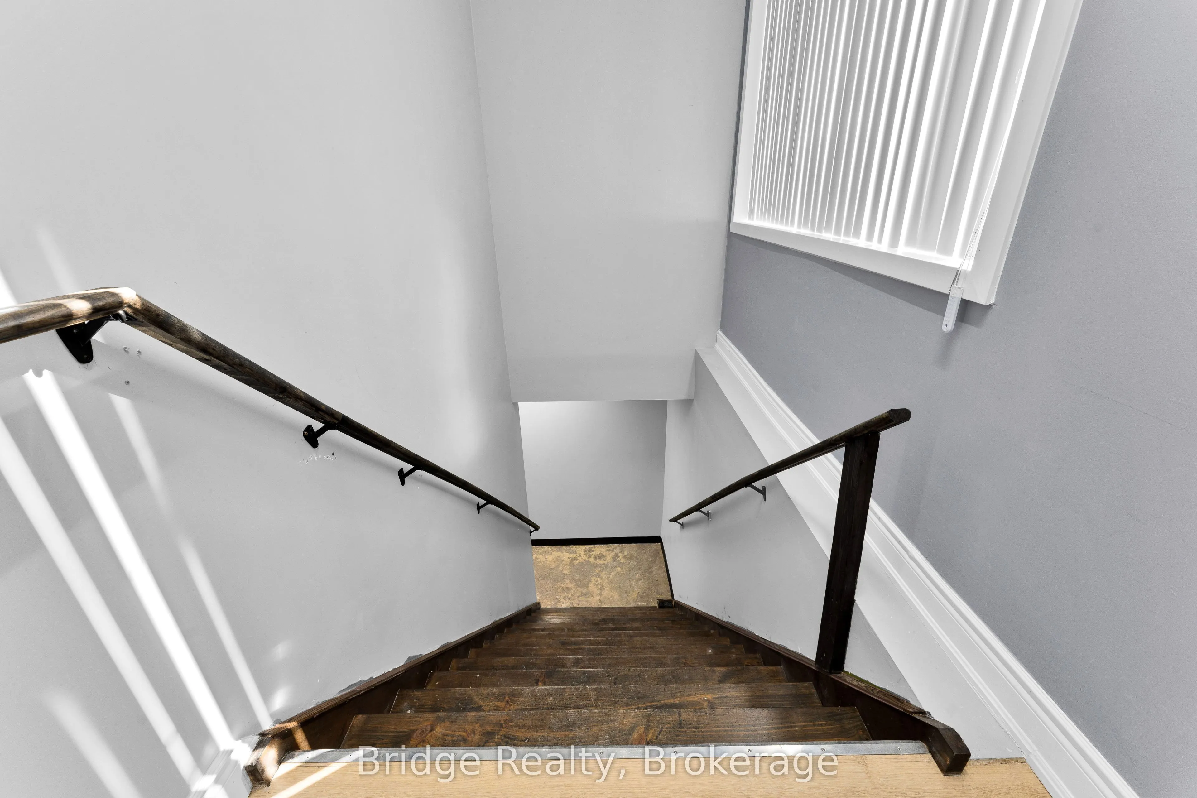 290 Dundas Street