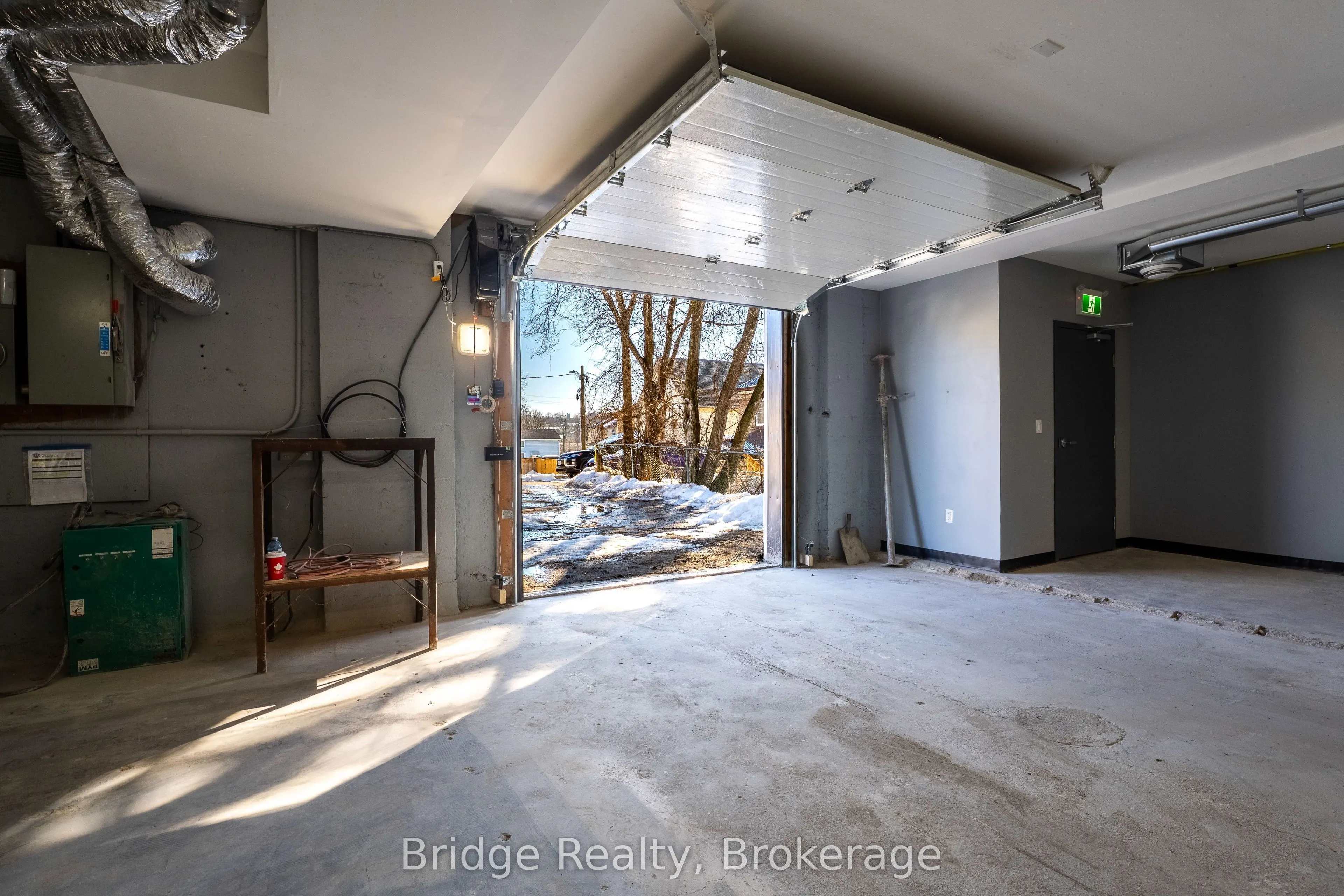 290 Dundas Street
