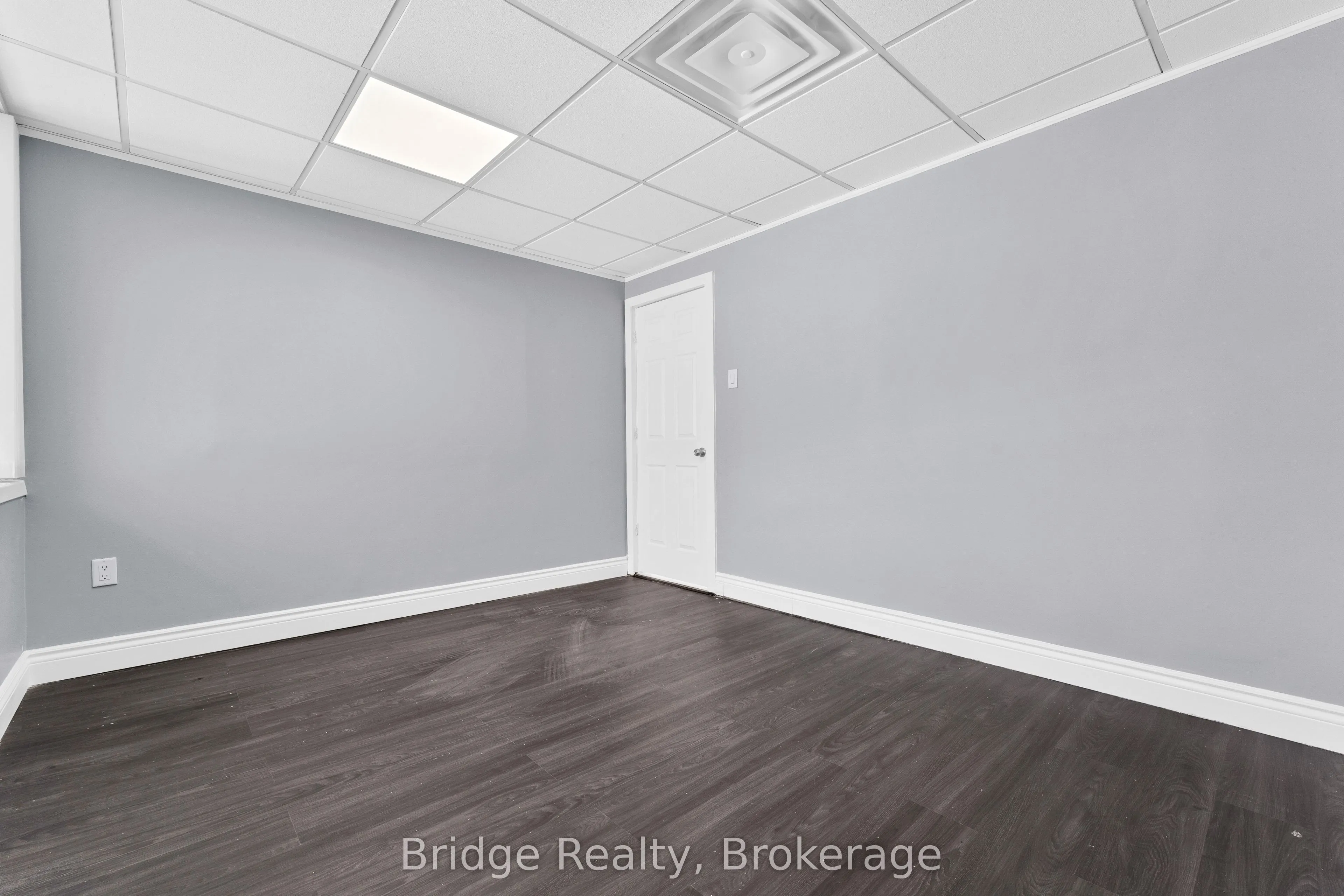 290 Dundas Street