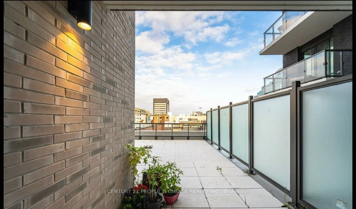 55 Duke Street W, #216