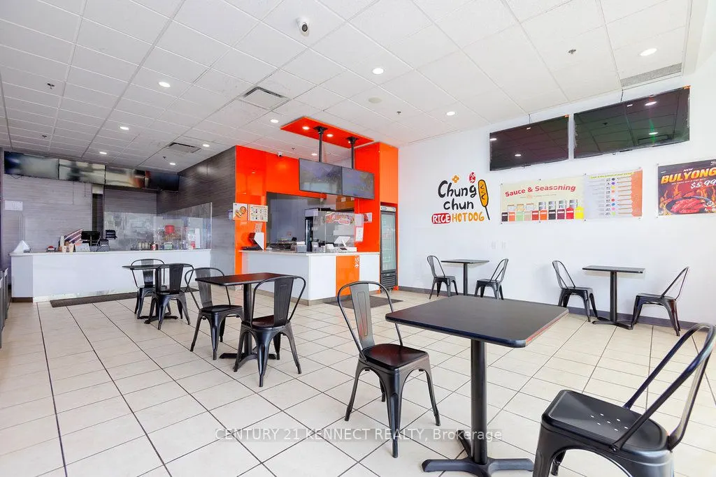1379 Woodroffe Avenue, #A2