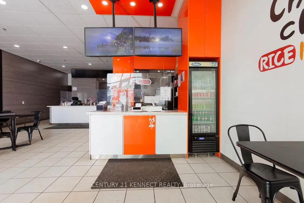 1379 Woodroffe Avenue, #A2