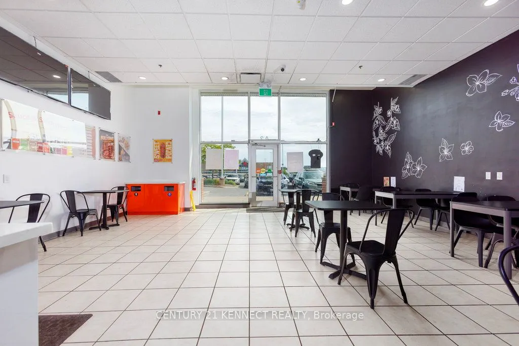 1379 Woodroffe Avenue, #A2