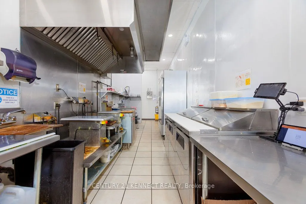 1379 Woodroffe Avenue, #A2