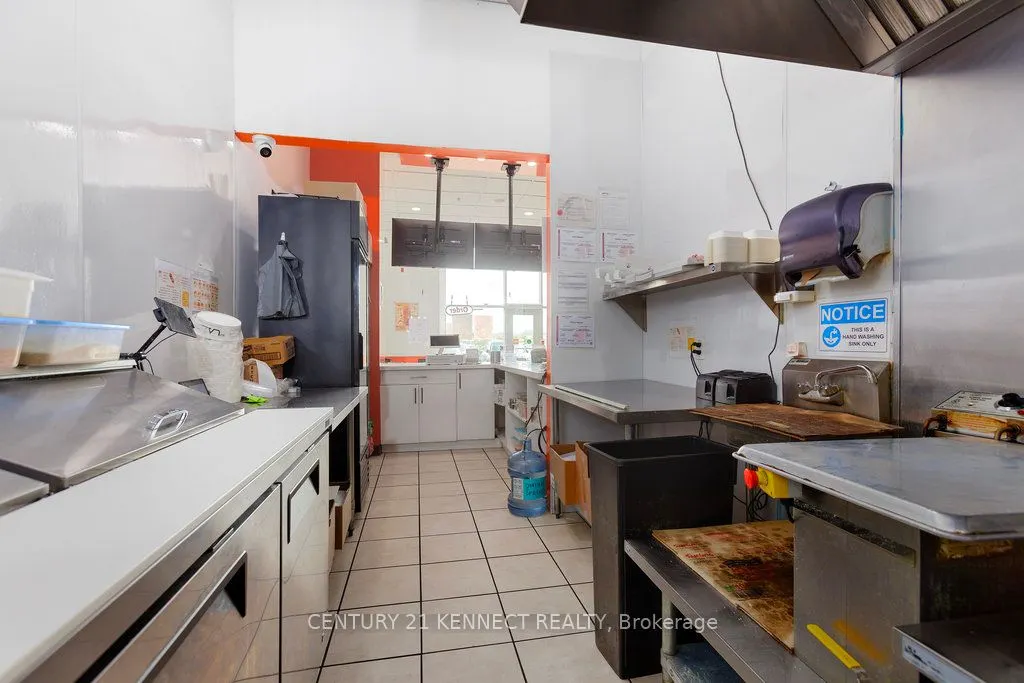 1379 Woodroffe Avenue, #A2