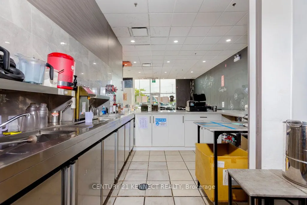 1379 Woodroffe Avenue, #A2