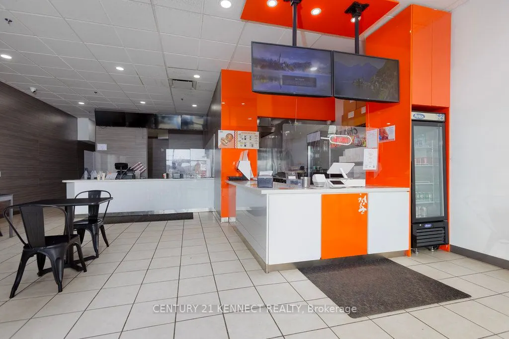 1379 Woodroffe Avenue, #A2