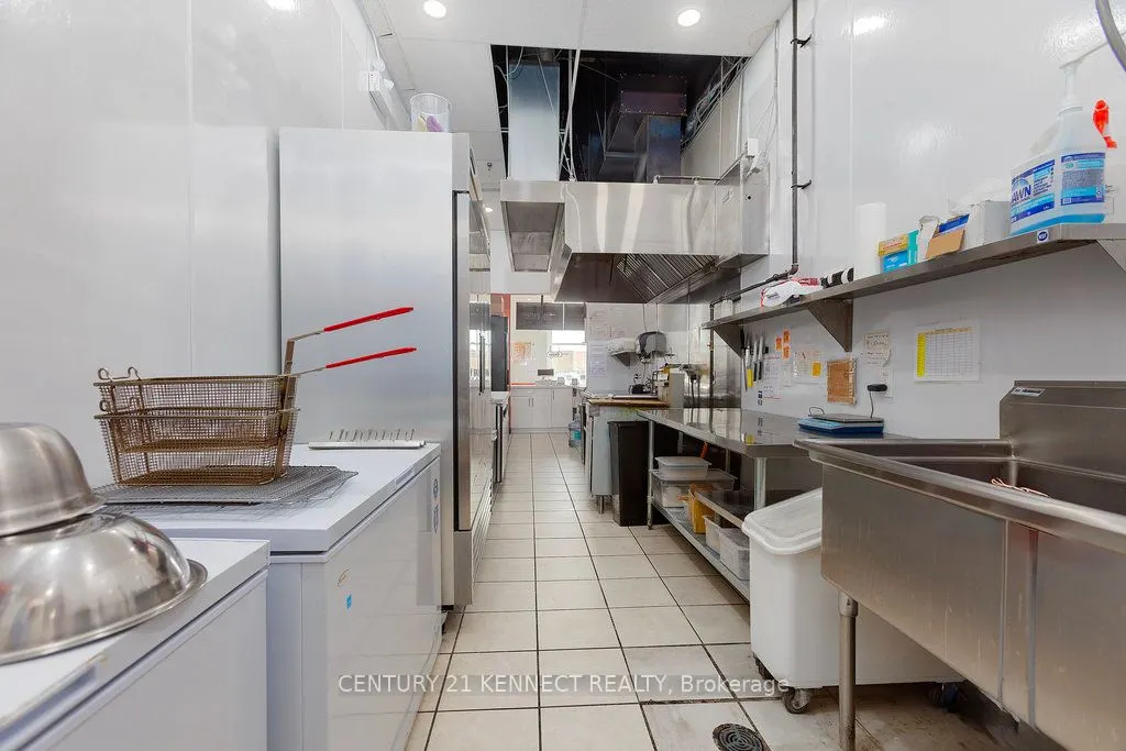 1379 Woodroffe Avenue, #A2