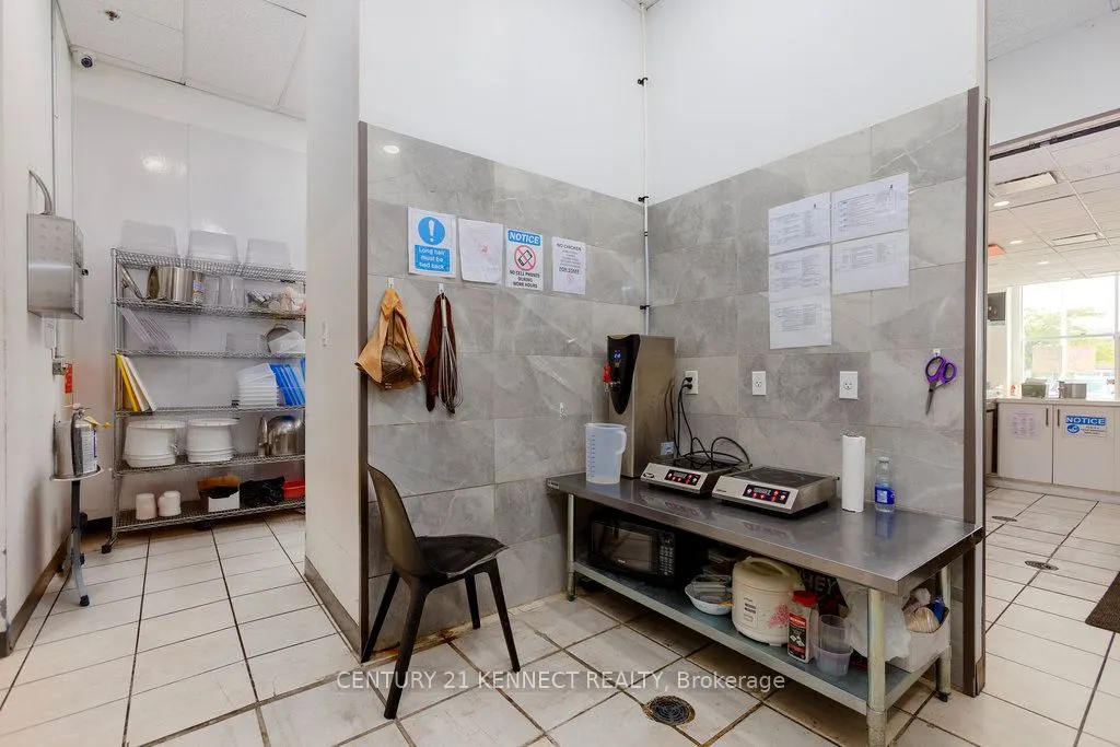 1379 Woodroffe Avenue, #A2