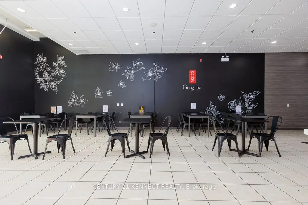 1379 Woodroffe Avenue, #A2