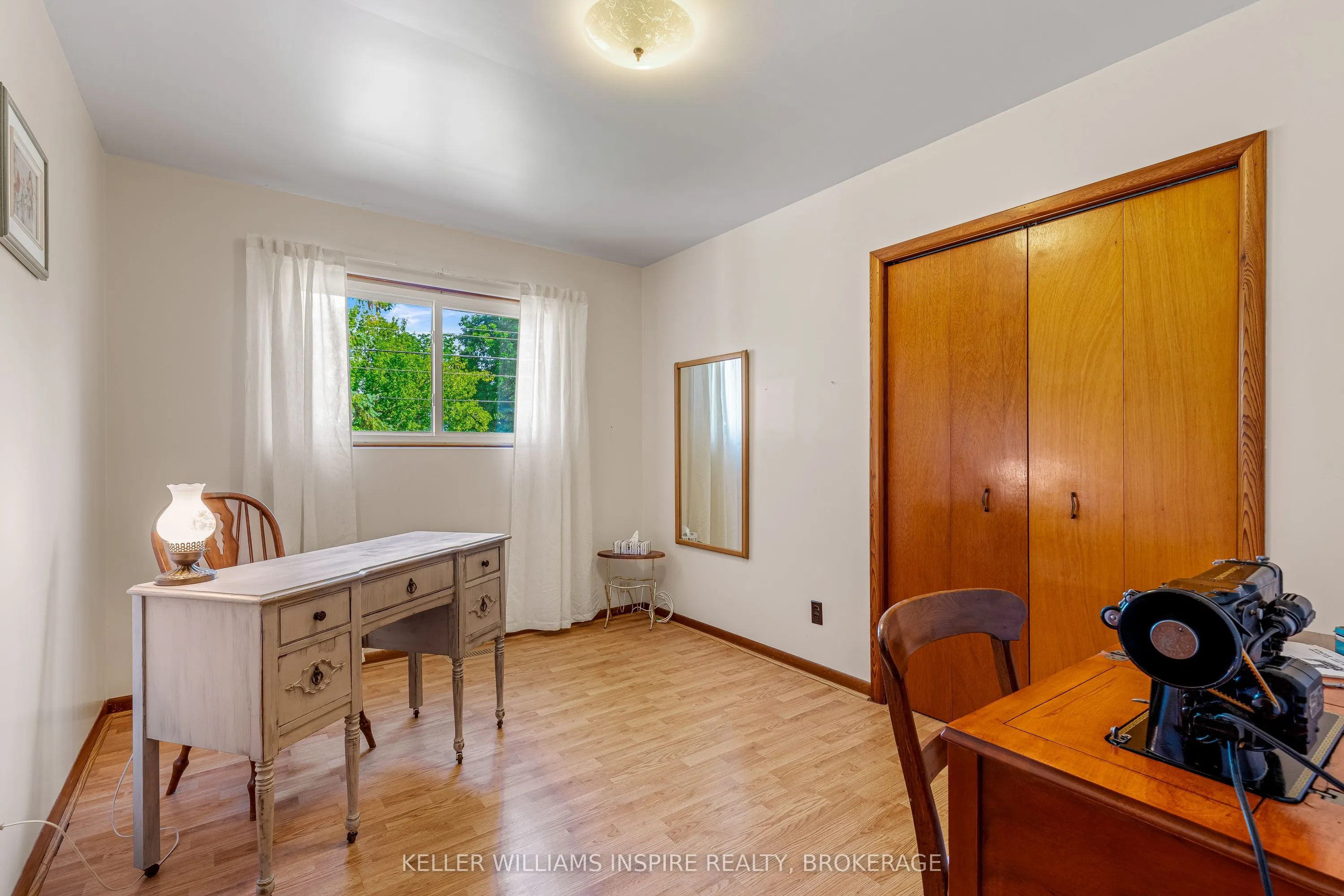 987 Sydenham Road