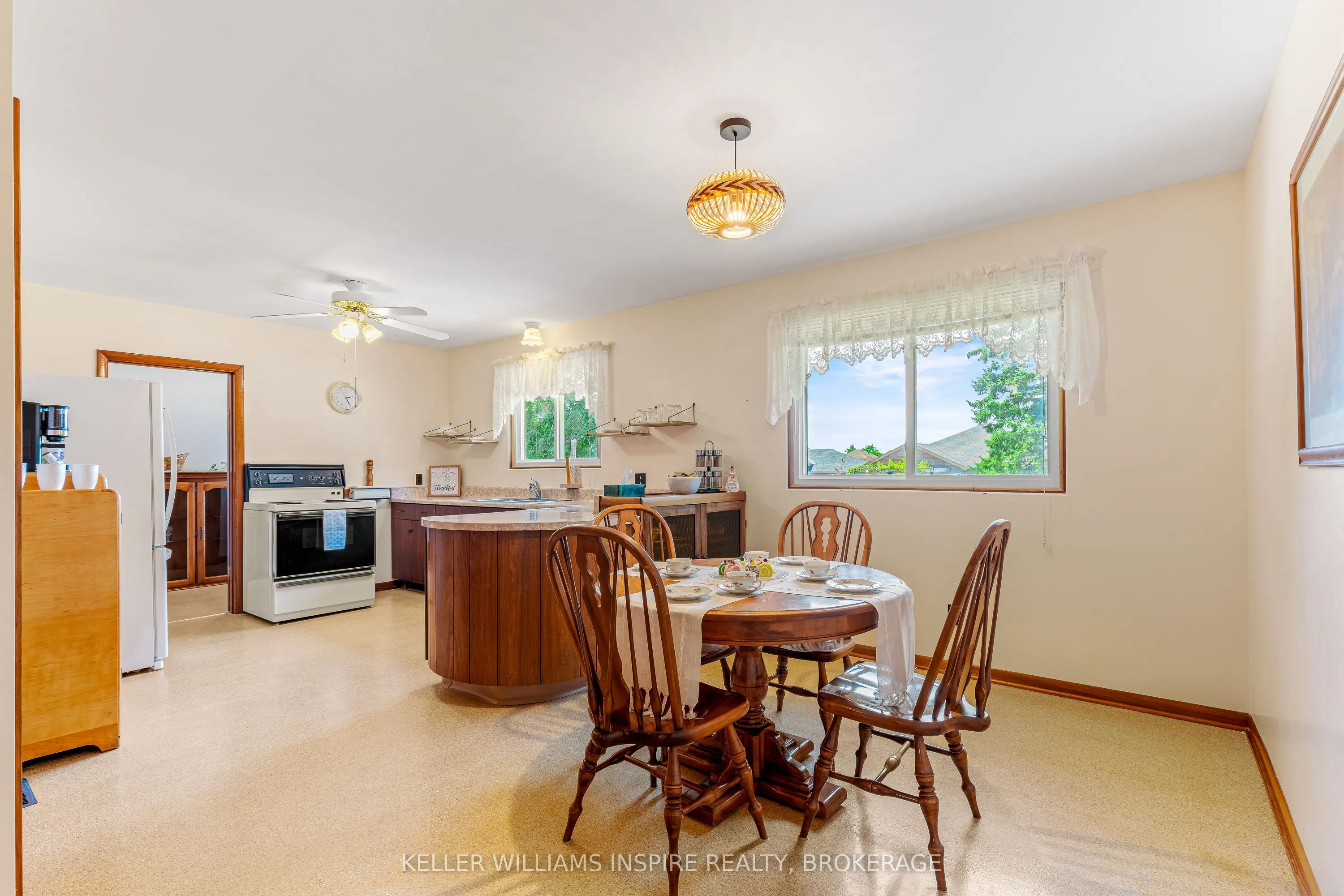 987 Sydenham Road