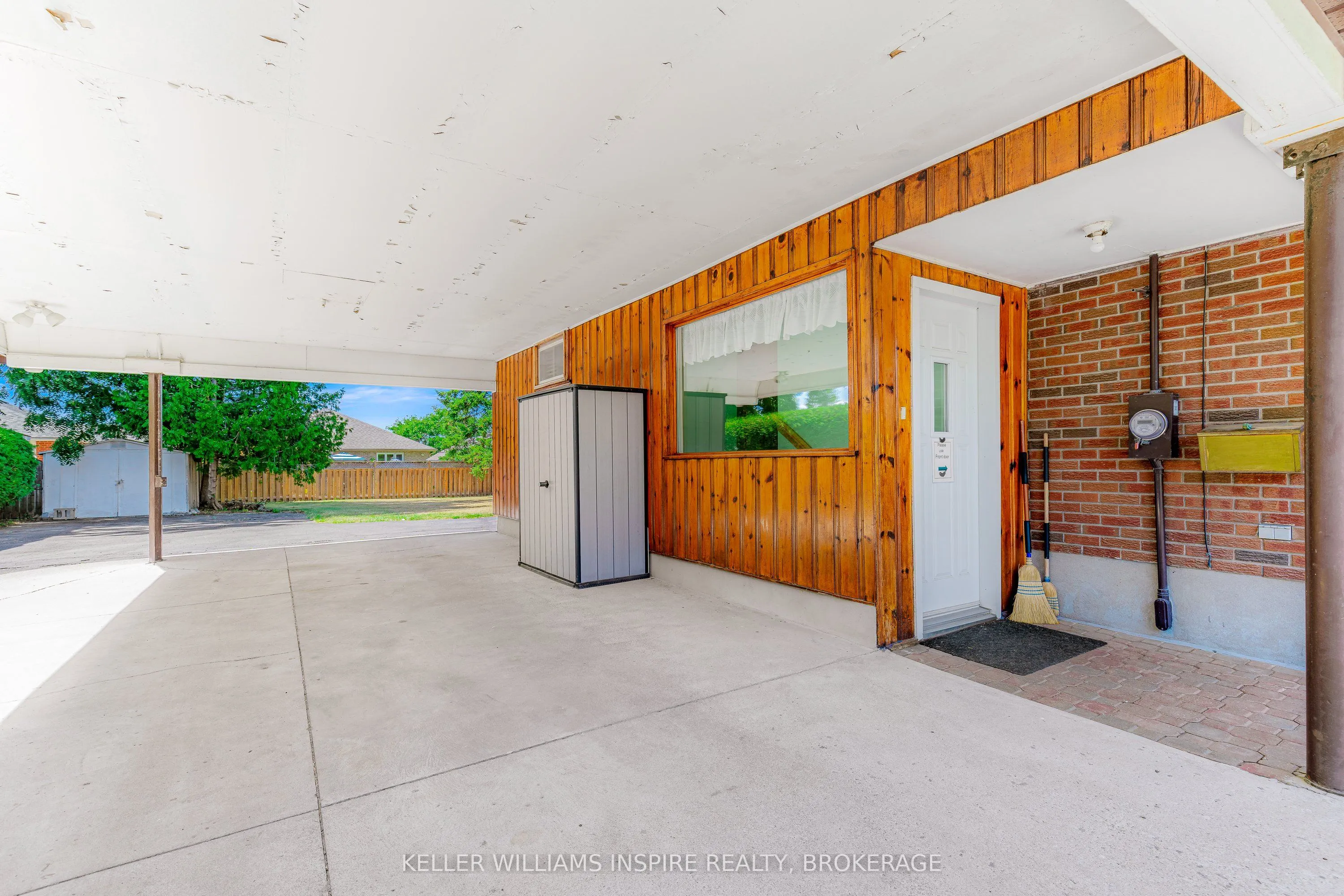 987 Sydenham Road