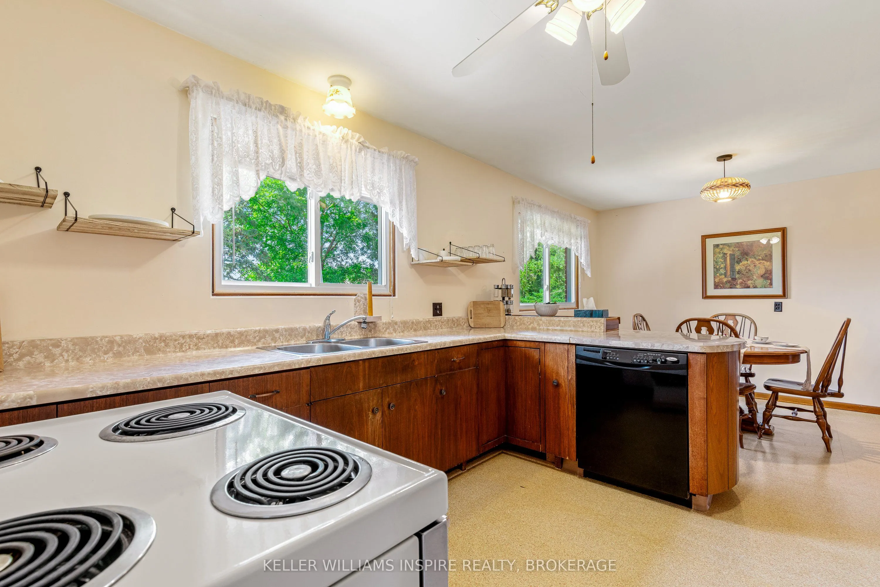 987 Sydenham Road
