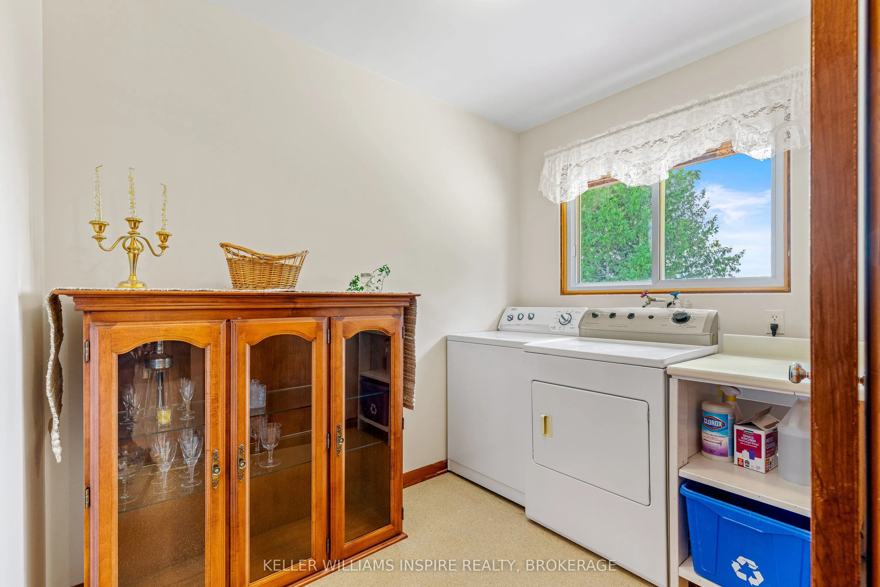 987 Sydenham Road