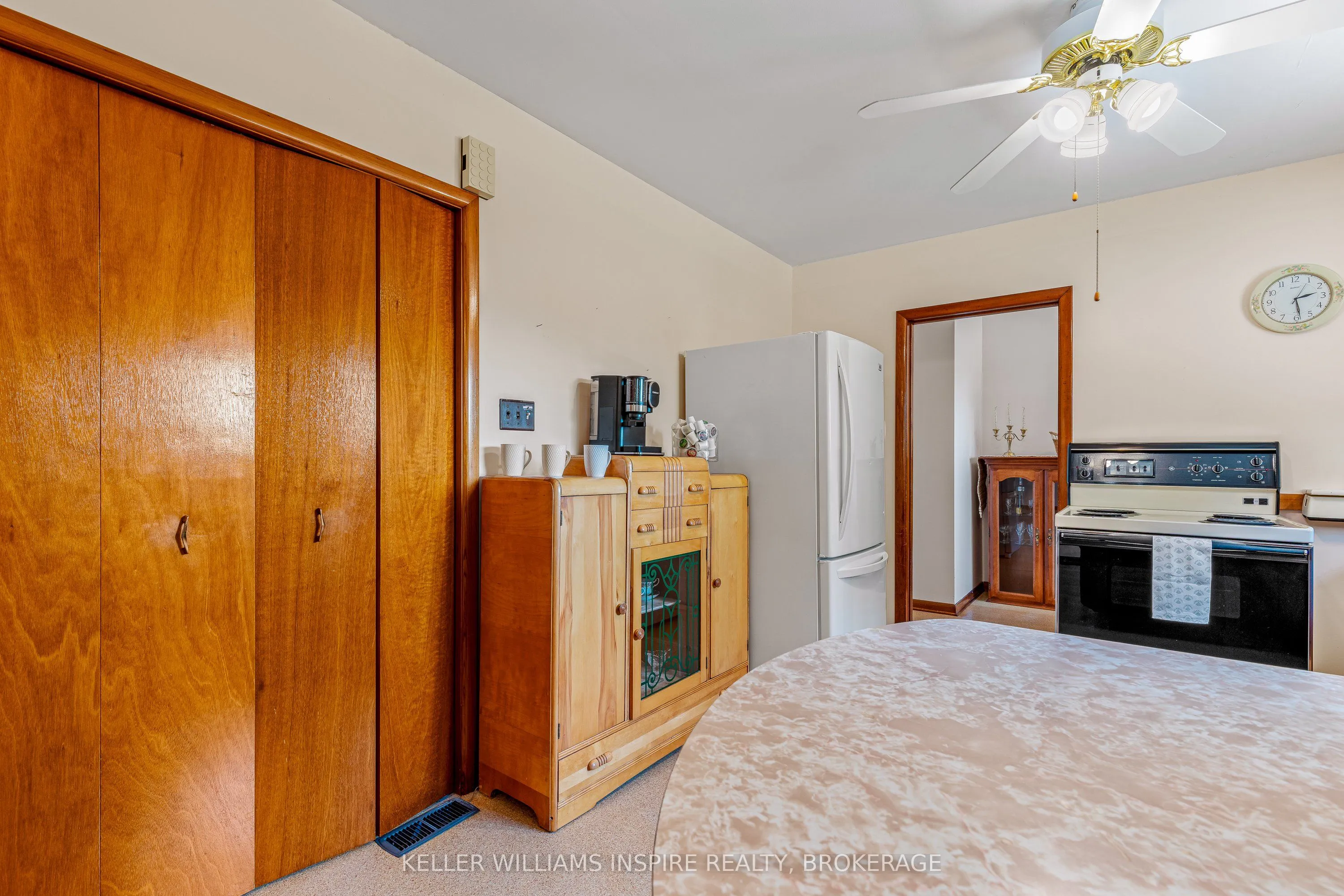 987 Sydenham Road
