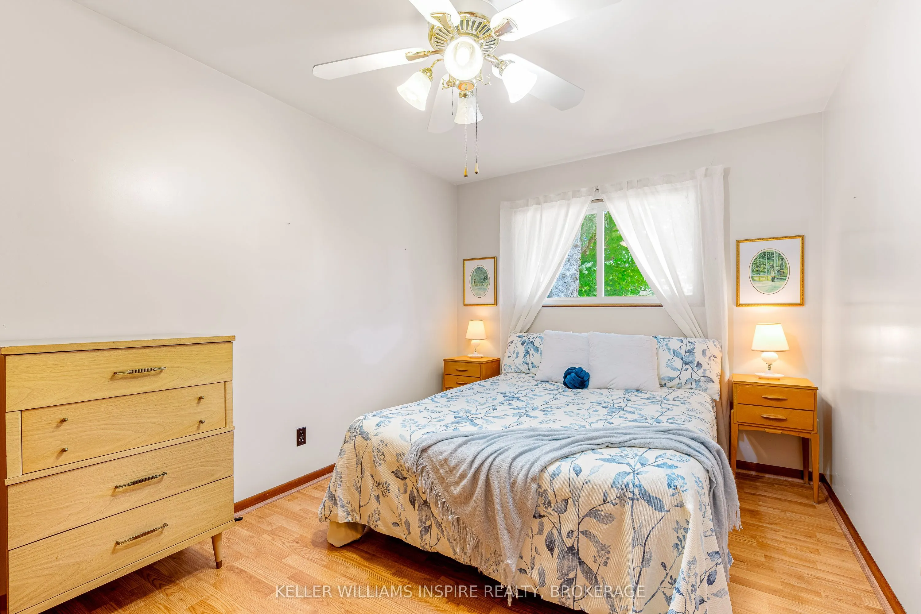 987 Sydenham Road