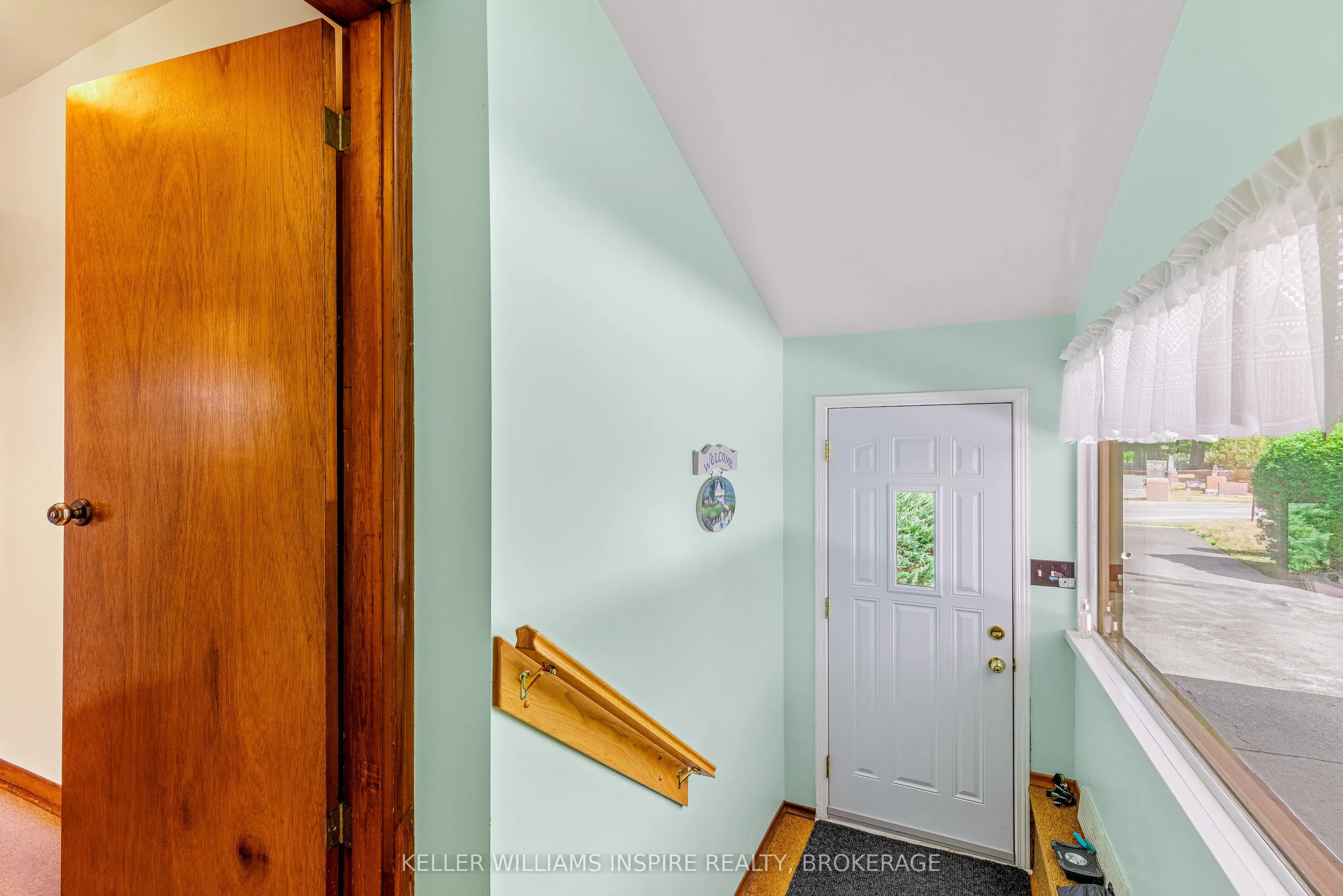 987 Sydenham Road