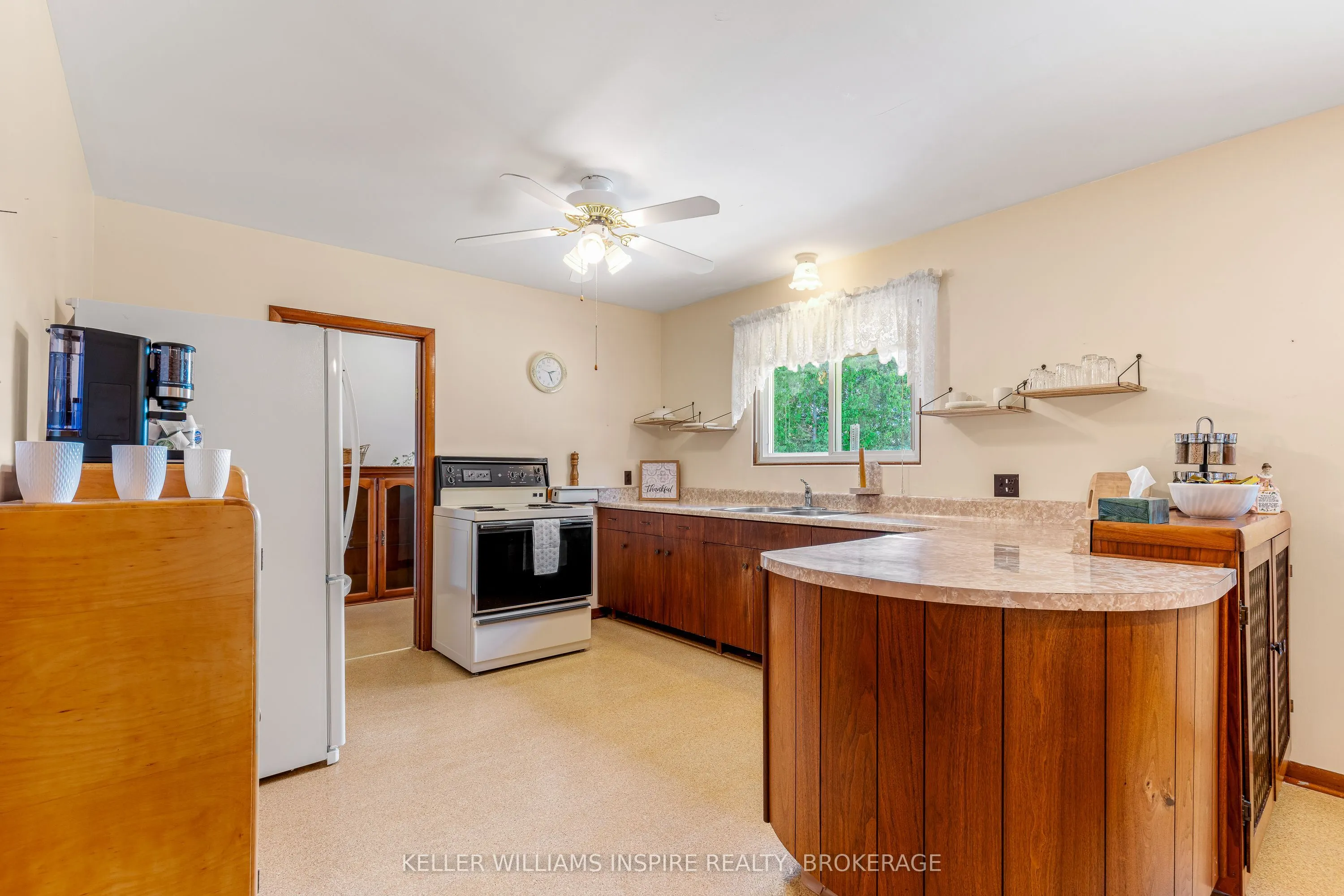 987 Sydenham Road
