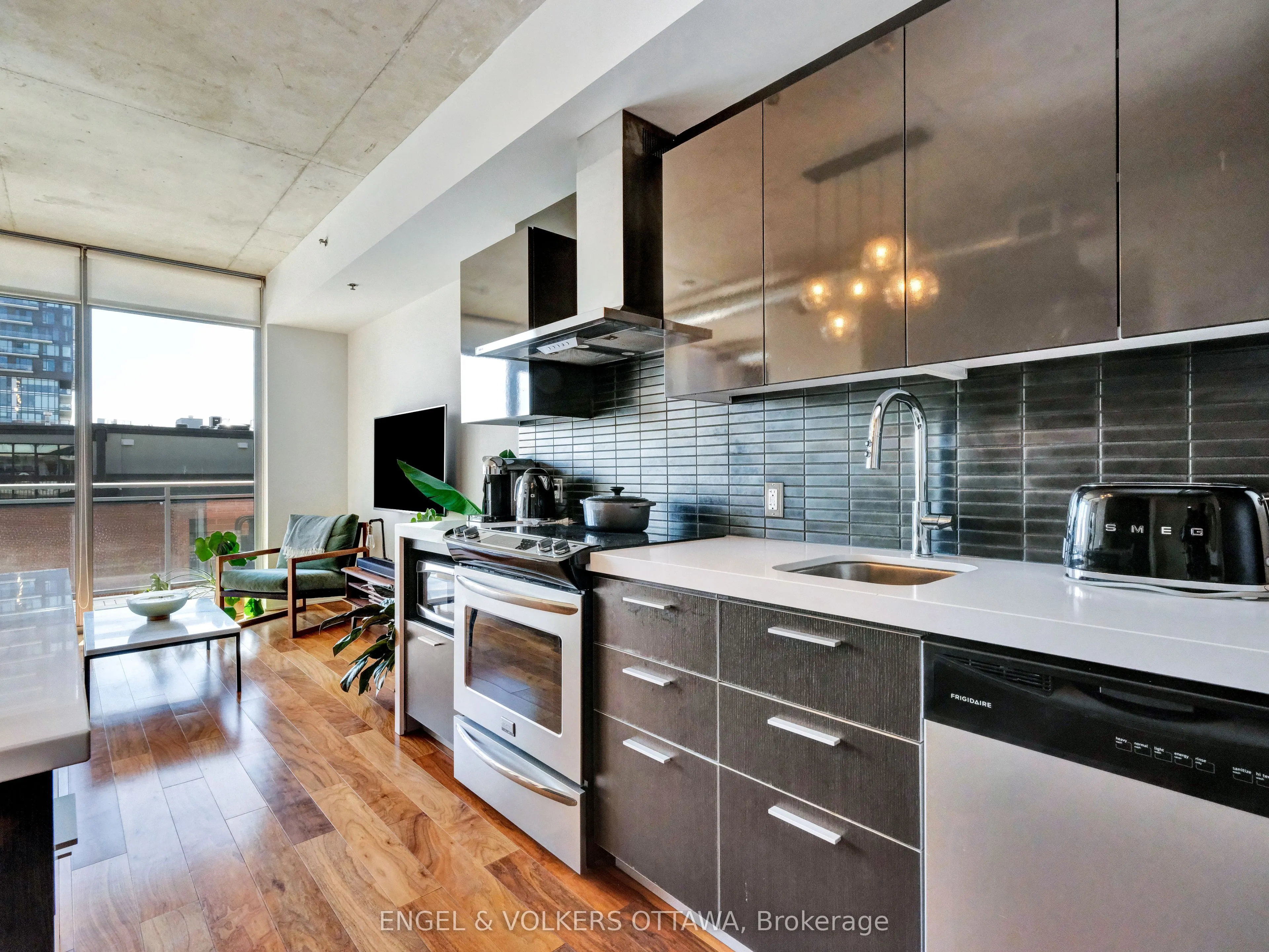 360 McLeod Street, #516