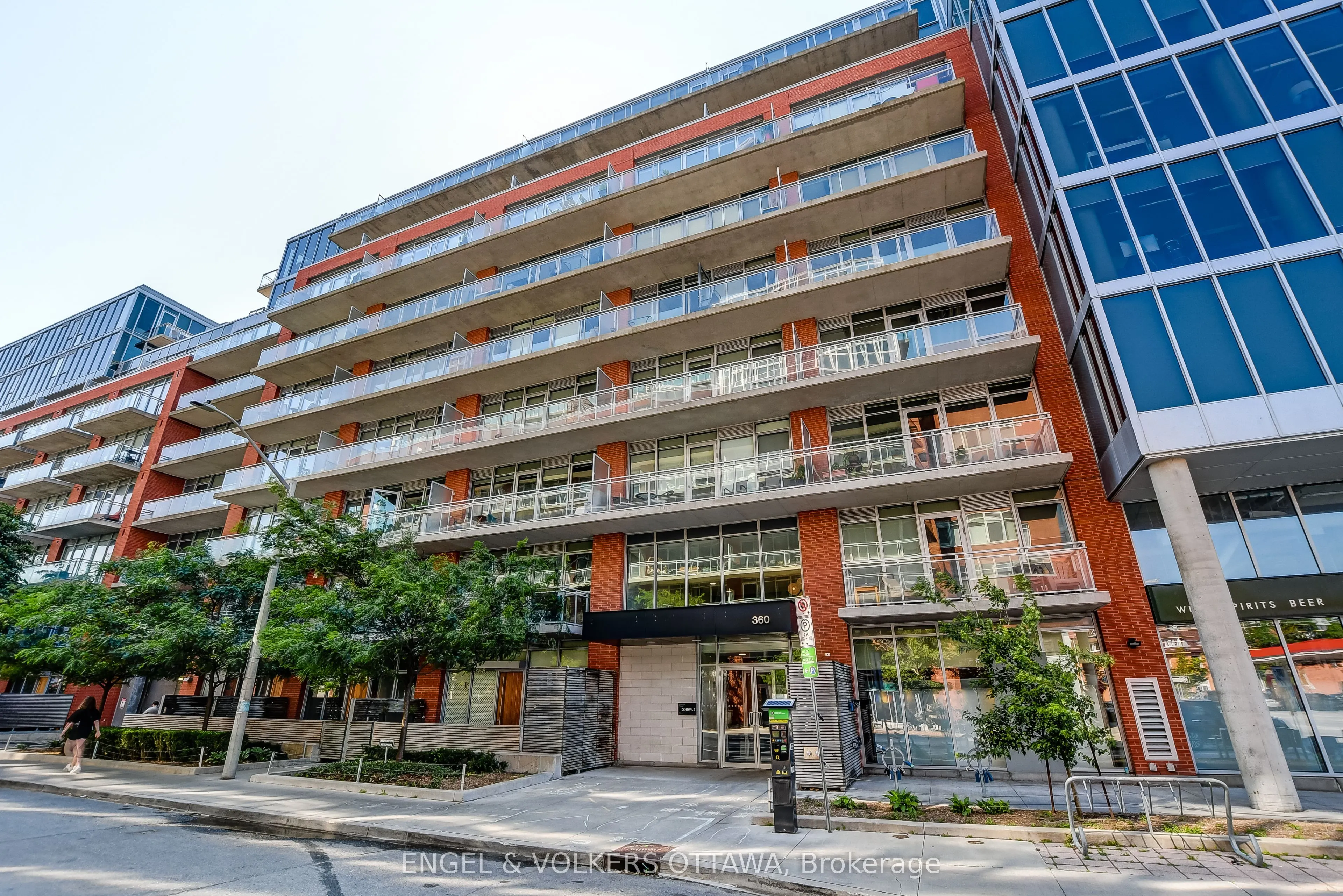 360 McLeod Street, #516