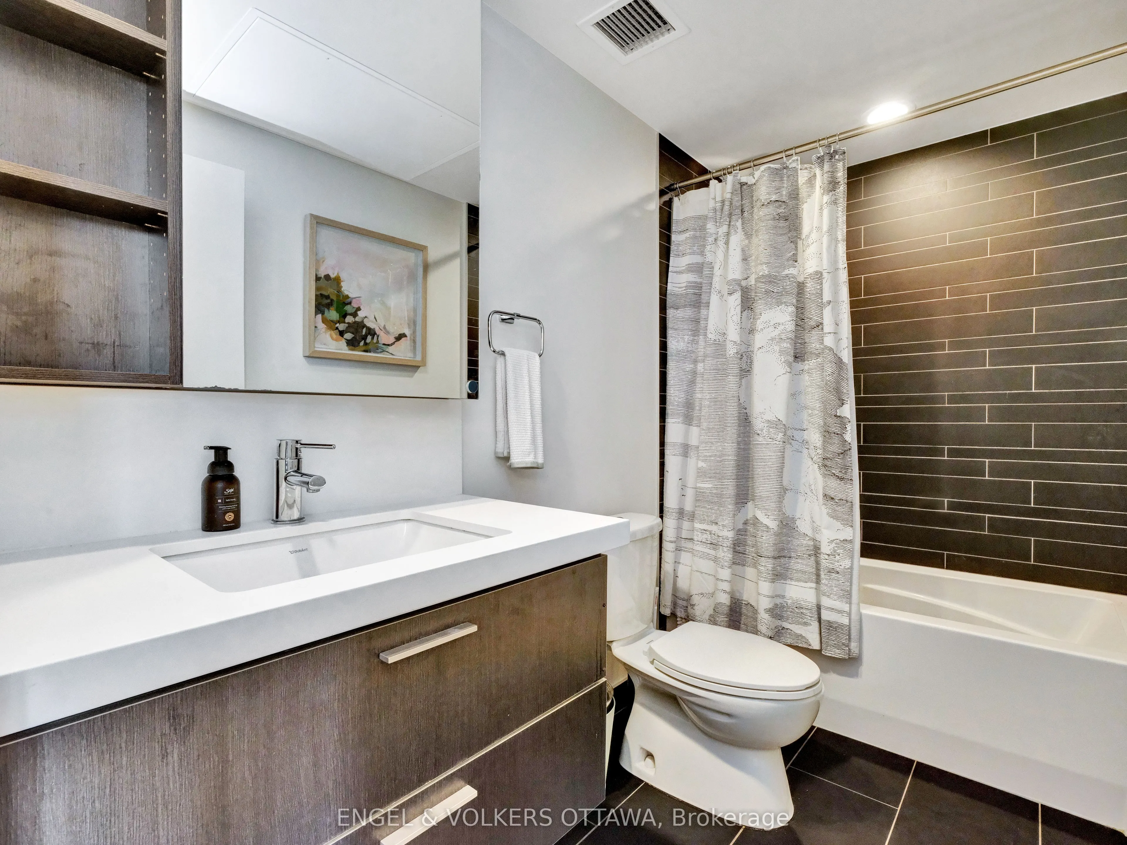 360 McLeod Street, #516
