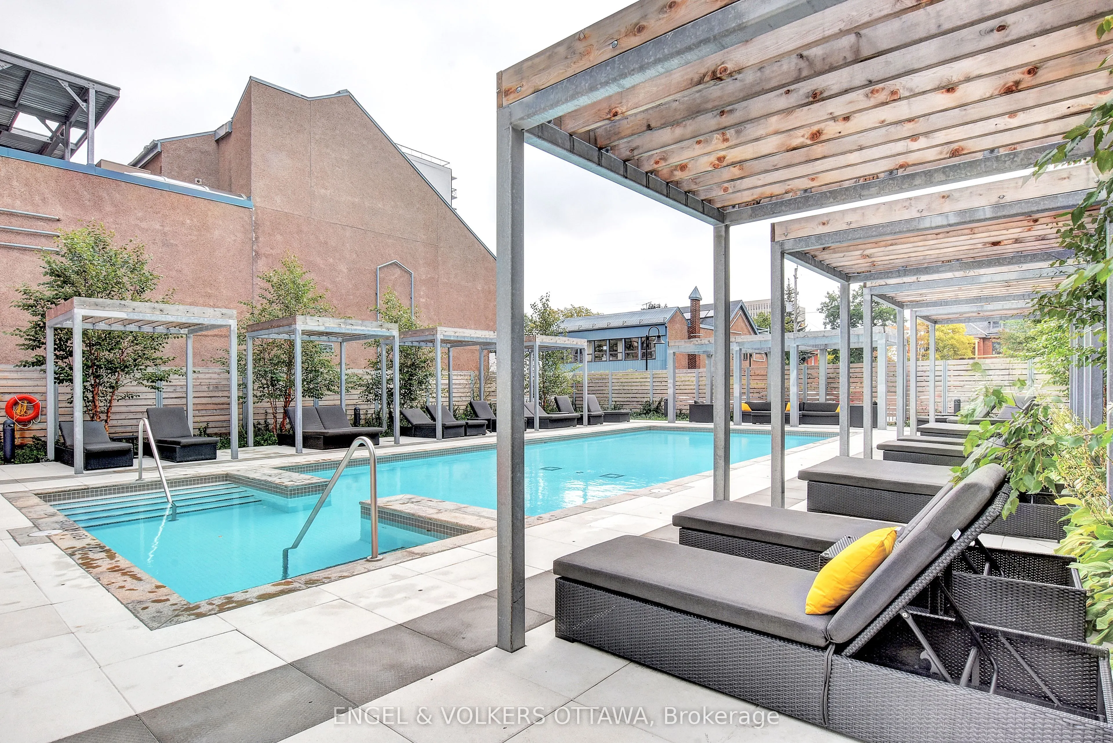 360 McLeod Street, #516
