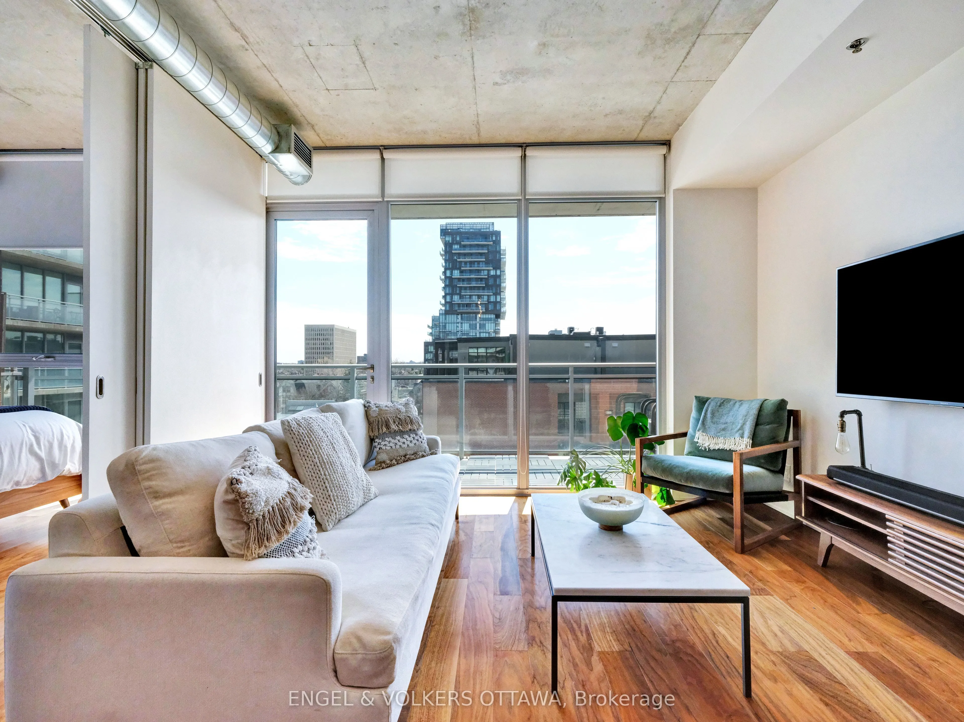 360 McLeod Street, #516