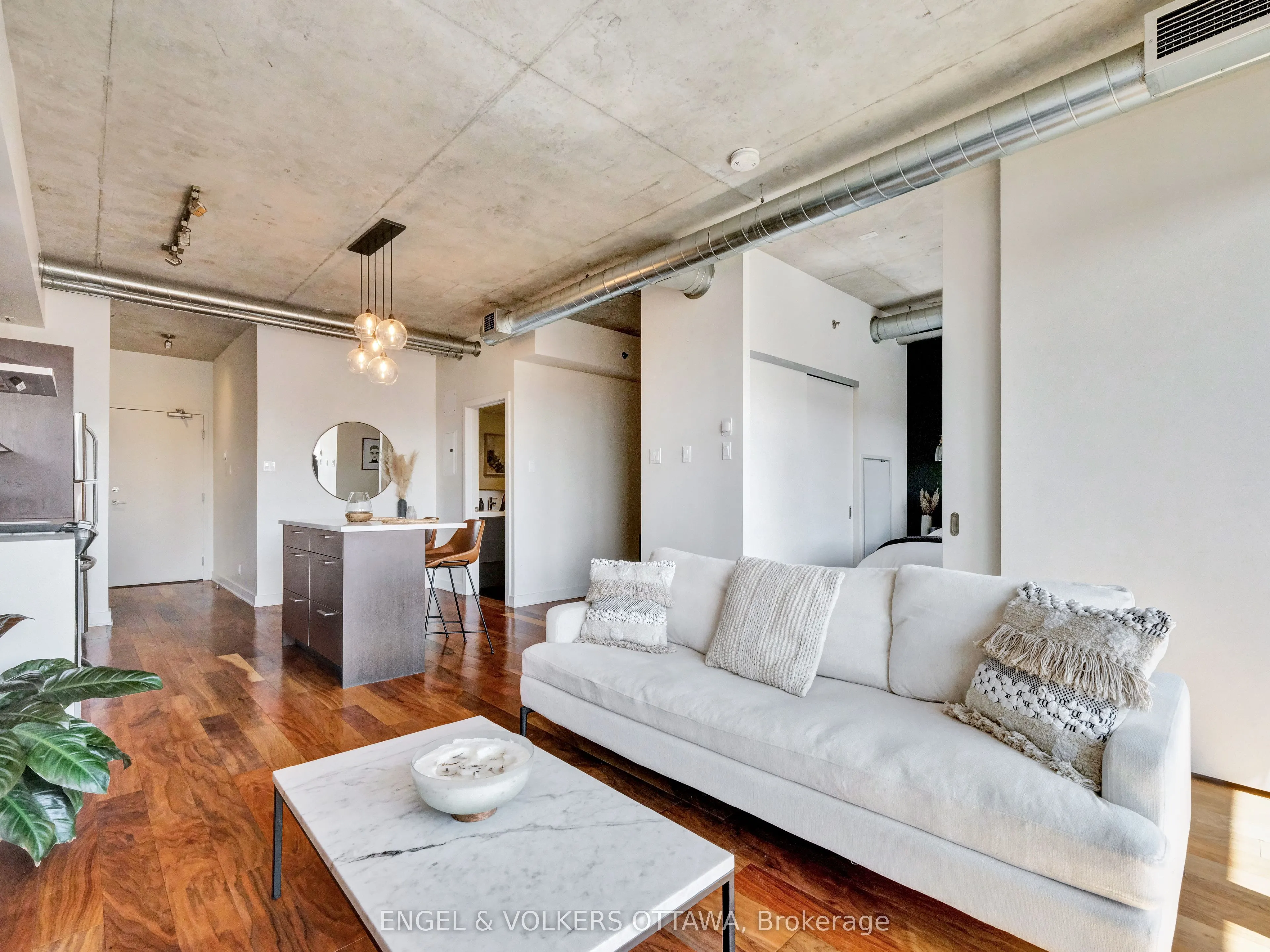 360 McLeod Street, #516