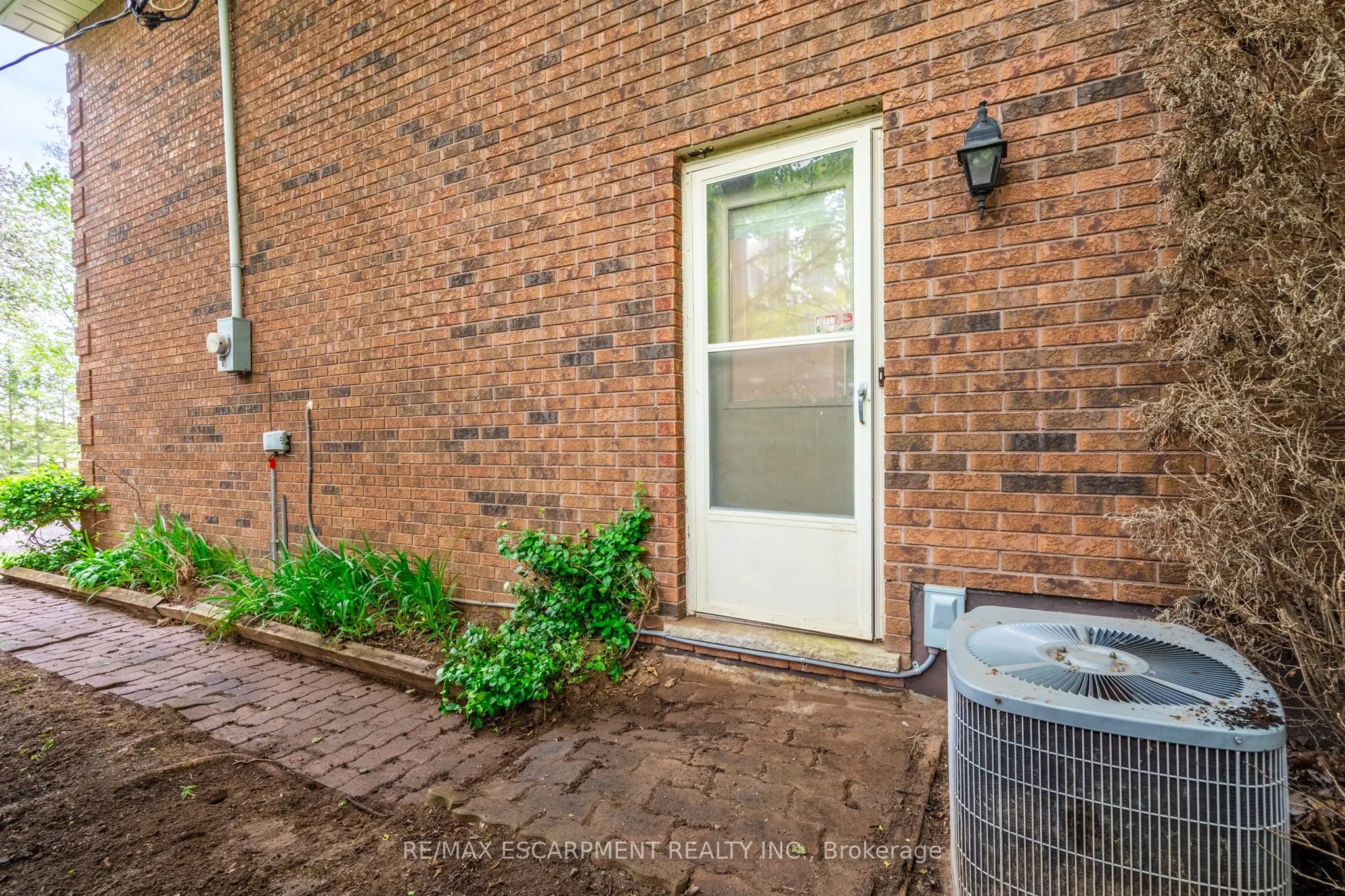 152 Concession 7 Road E