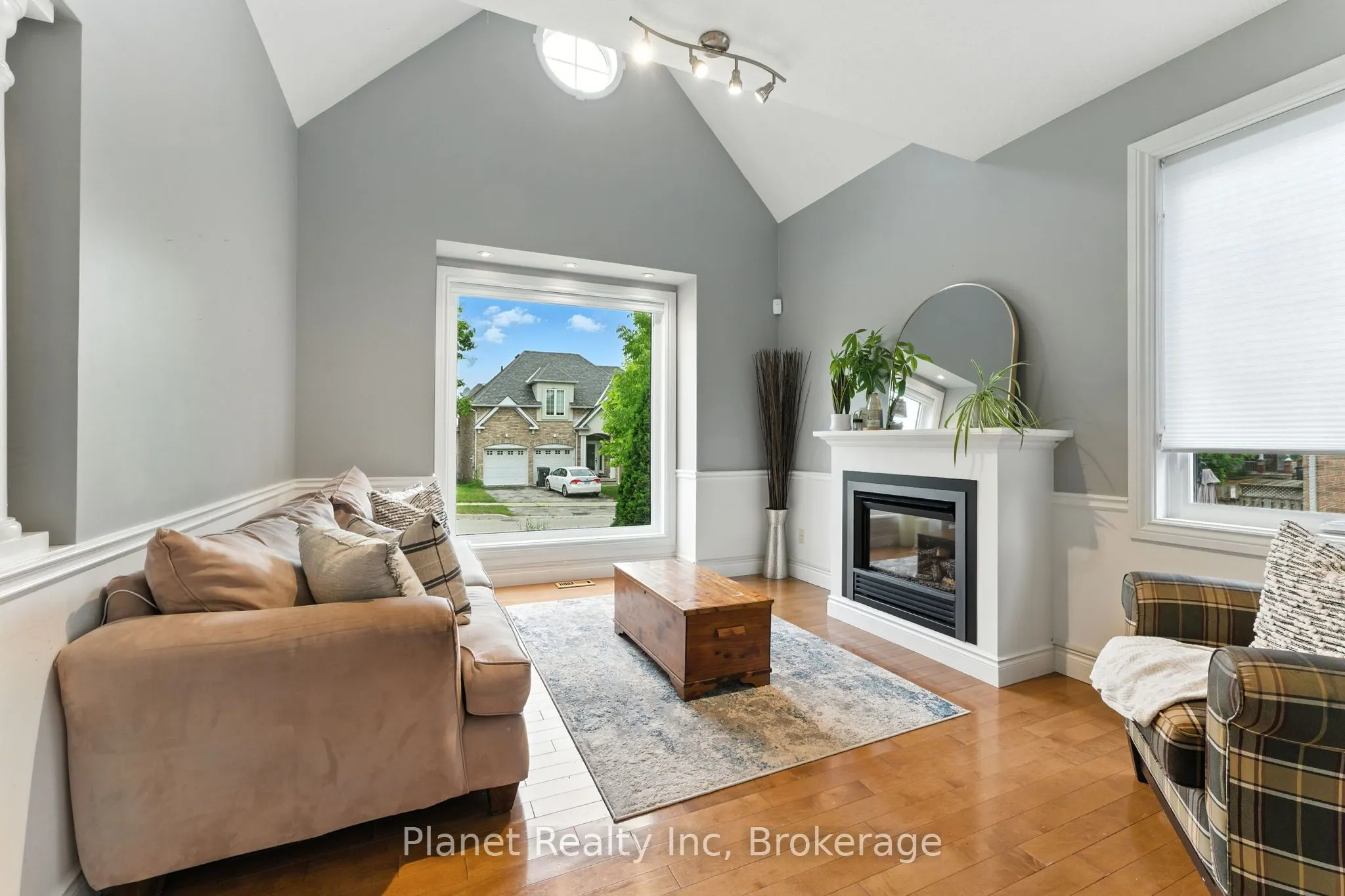 63 Truesdale Crescent