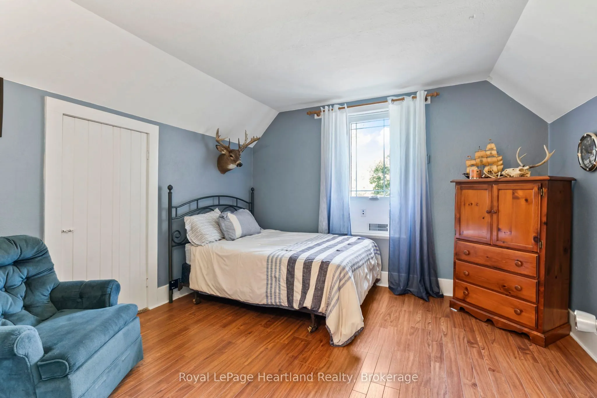 1043 Queen Street