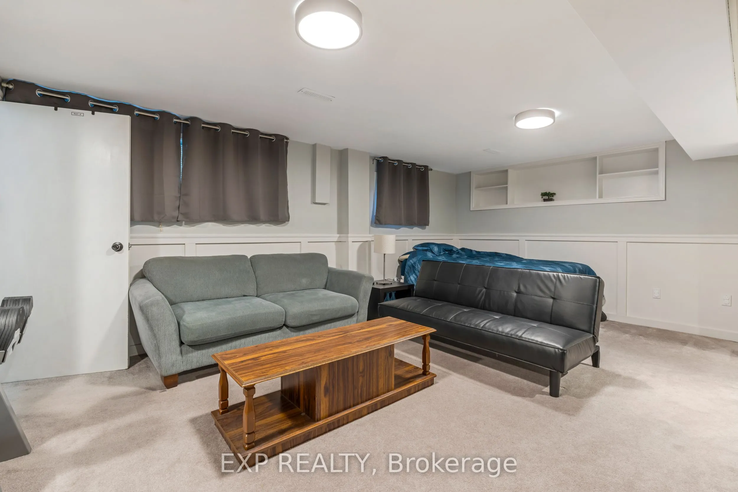 88 Rand Street S