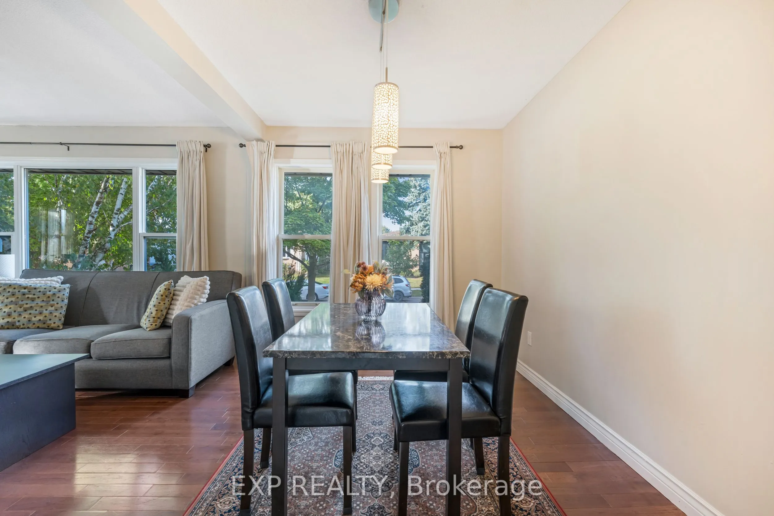88 Rand Street S