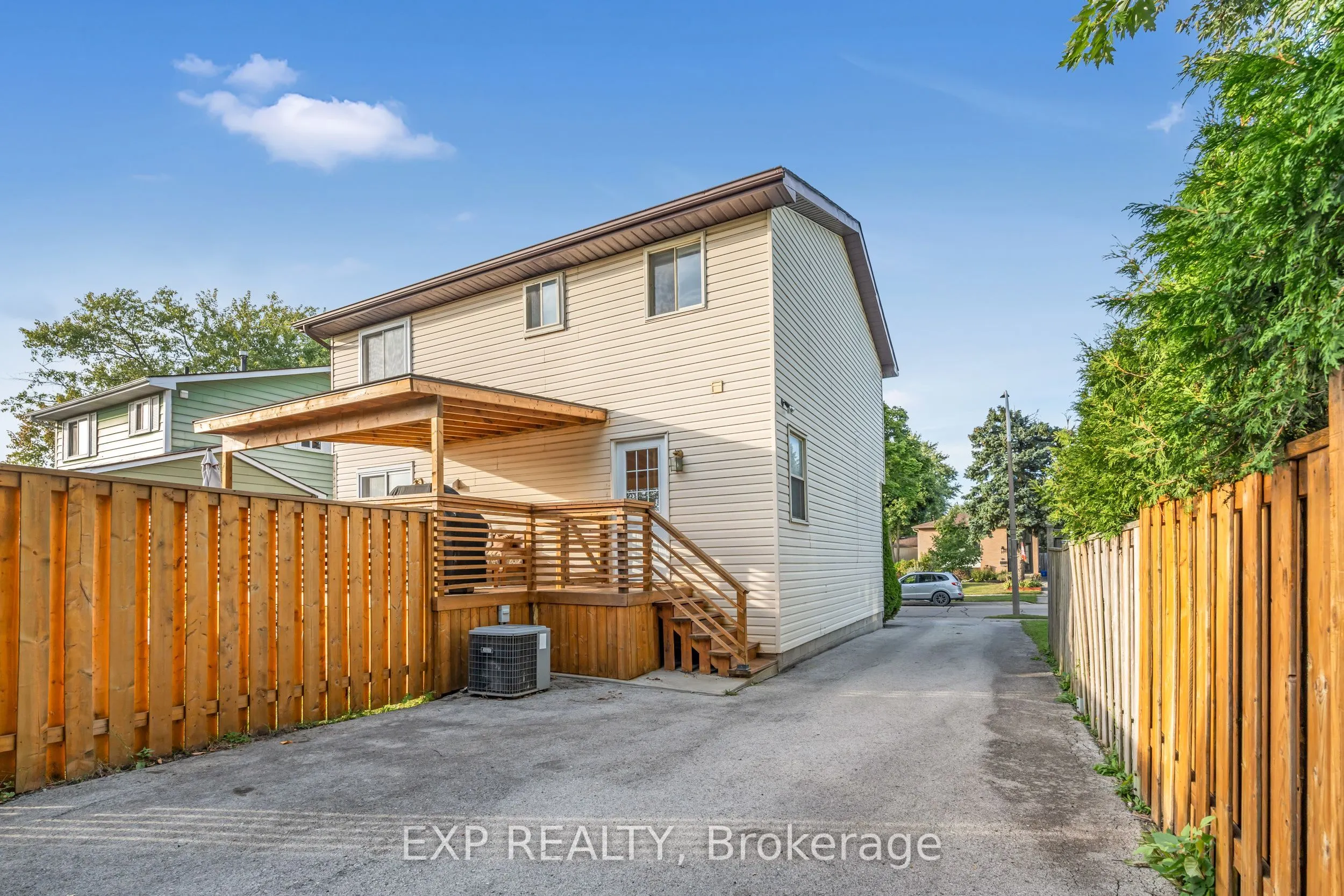 88 Rand Street S