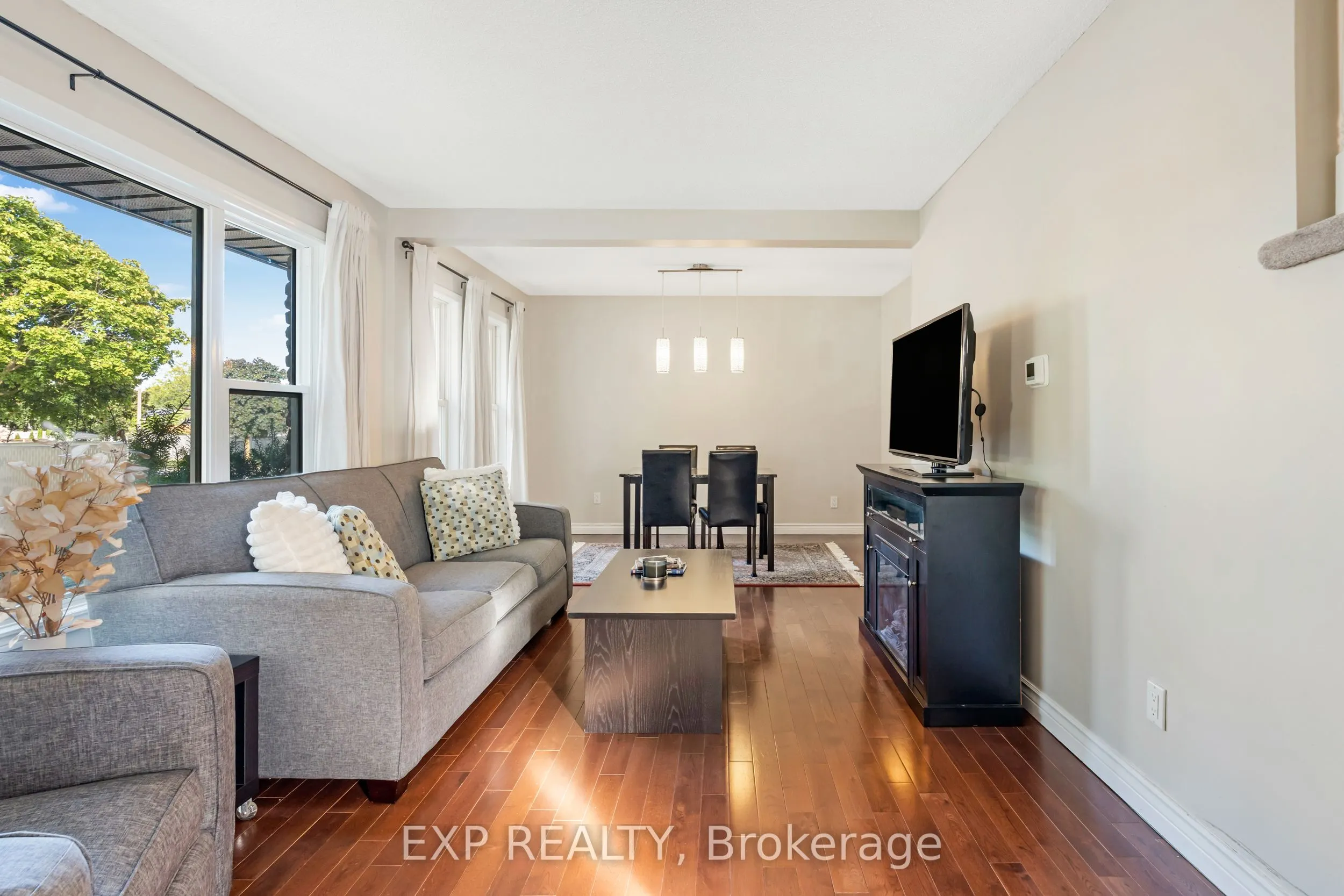 88 Rand Street S