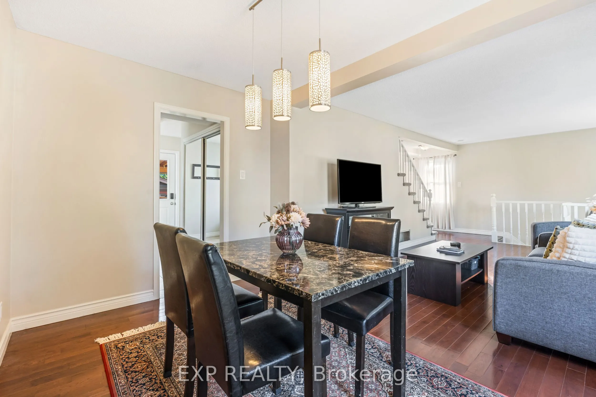 88 Rand Street S