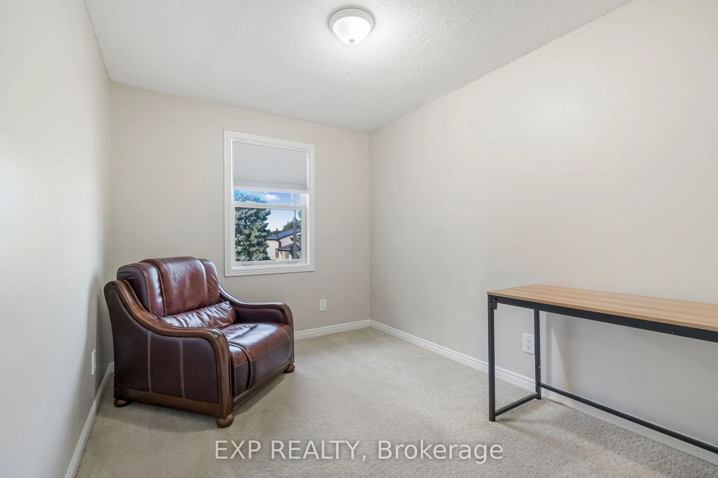 88 Rand Street S