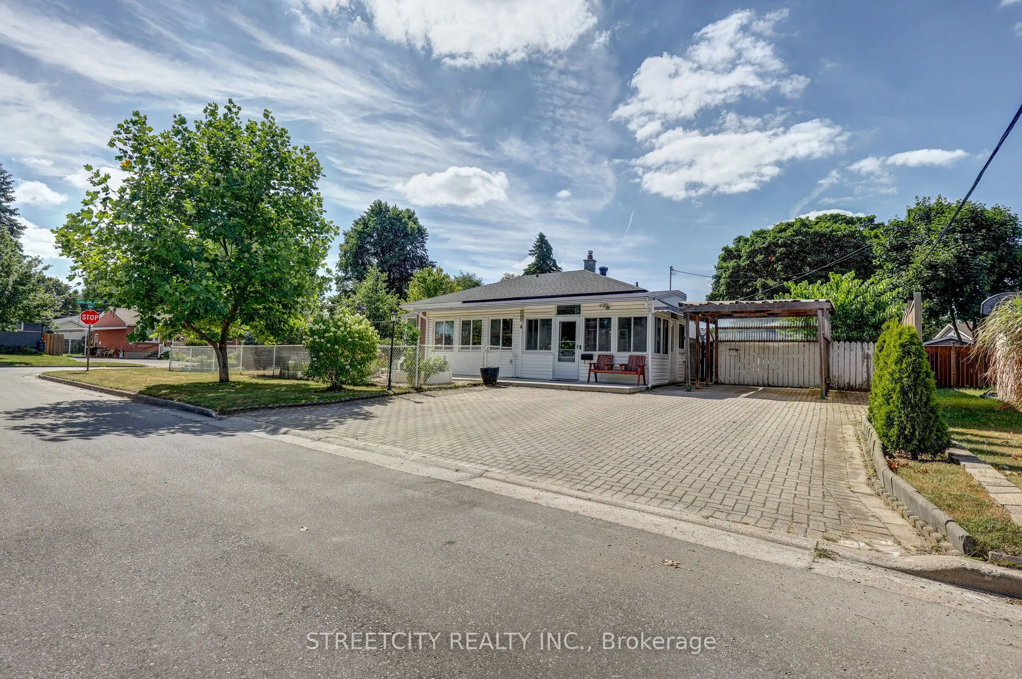 260 Tweedsmuir Avenue