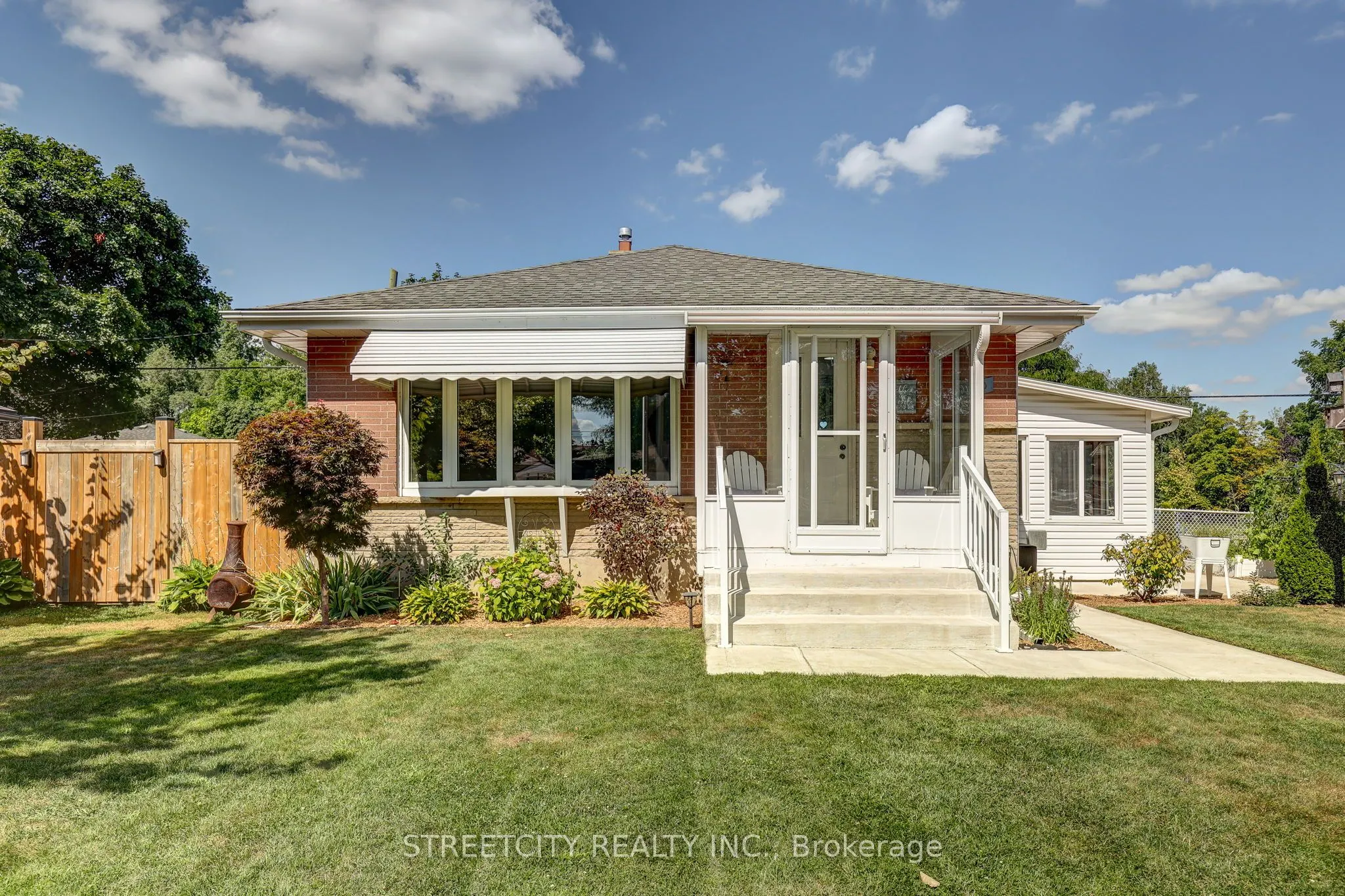 260 Tweedsmuir Avenue