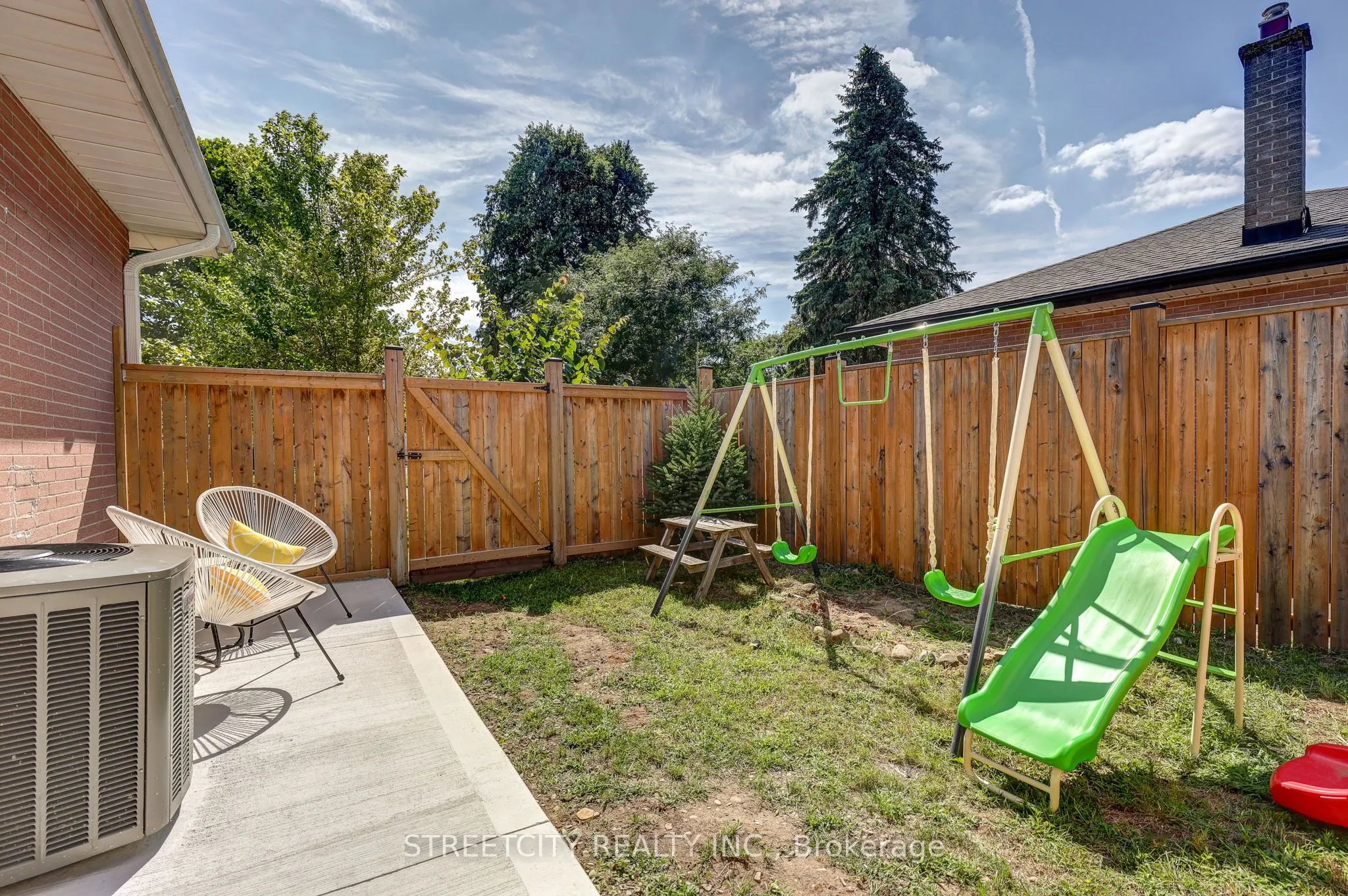260 Tweedsmuir Avenue