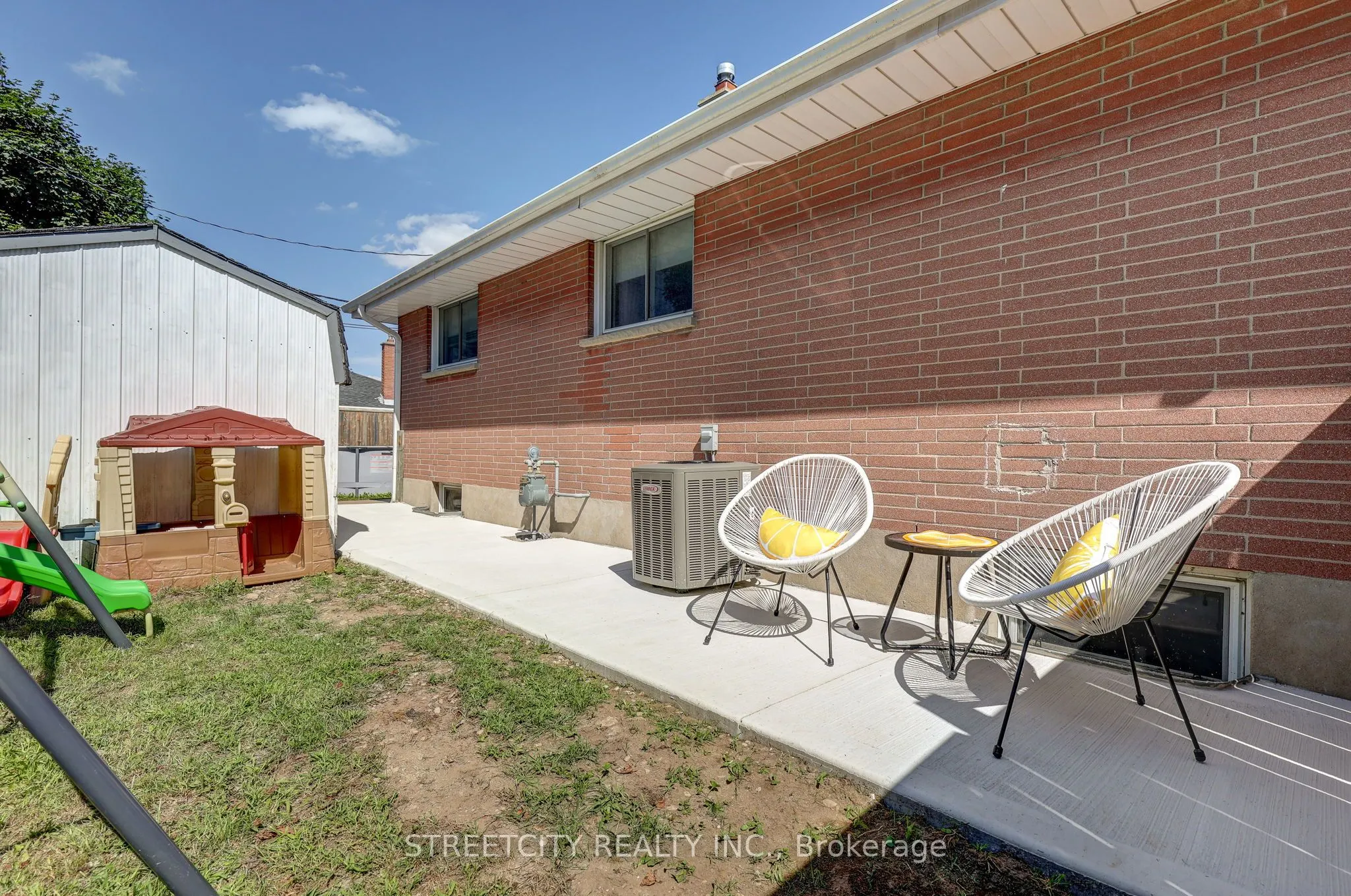 260 Tweedsmuir Avenue