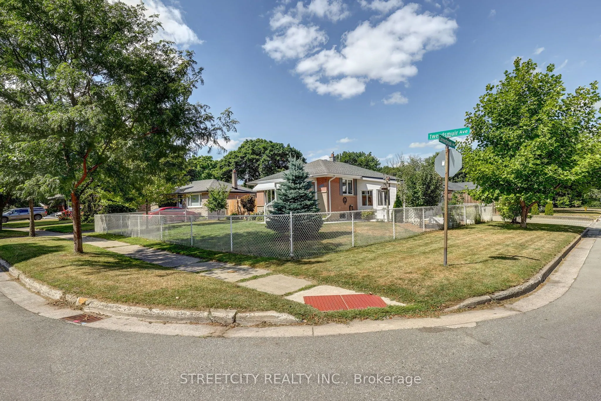 260 Tweedsmuir Avenue