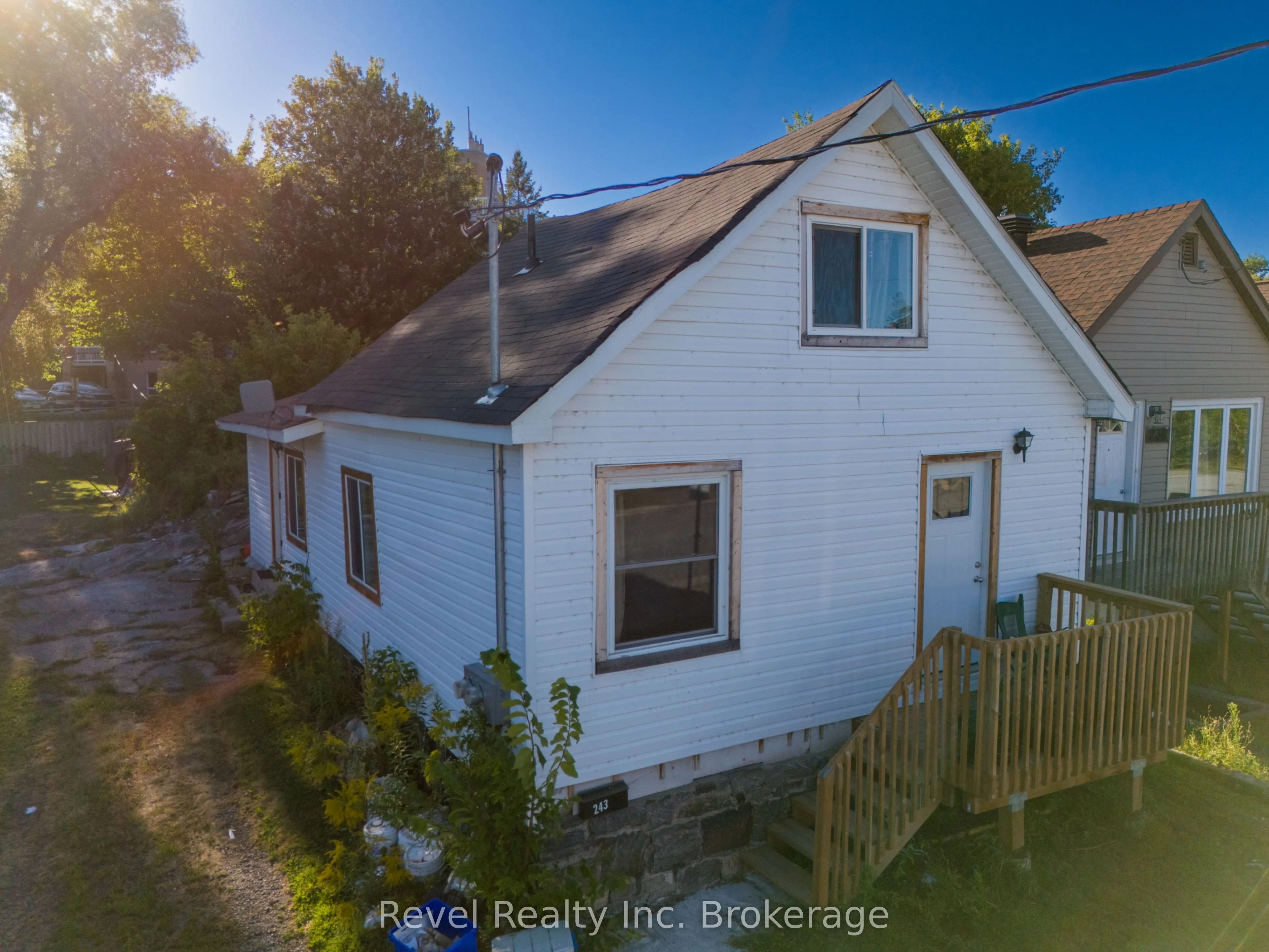 243 Princess Street E