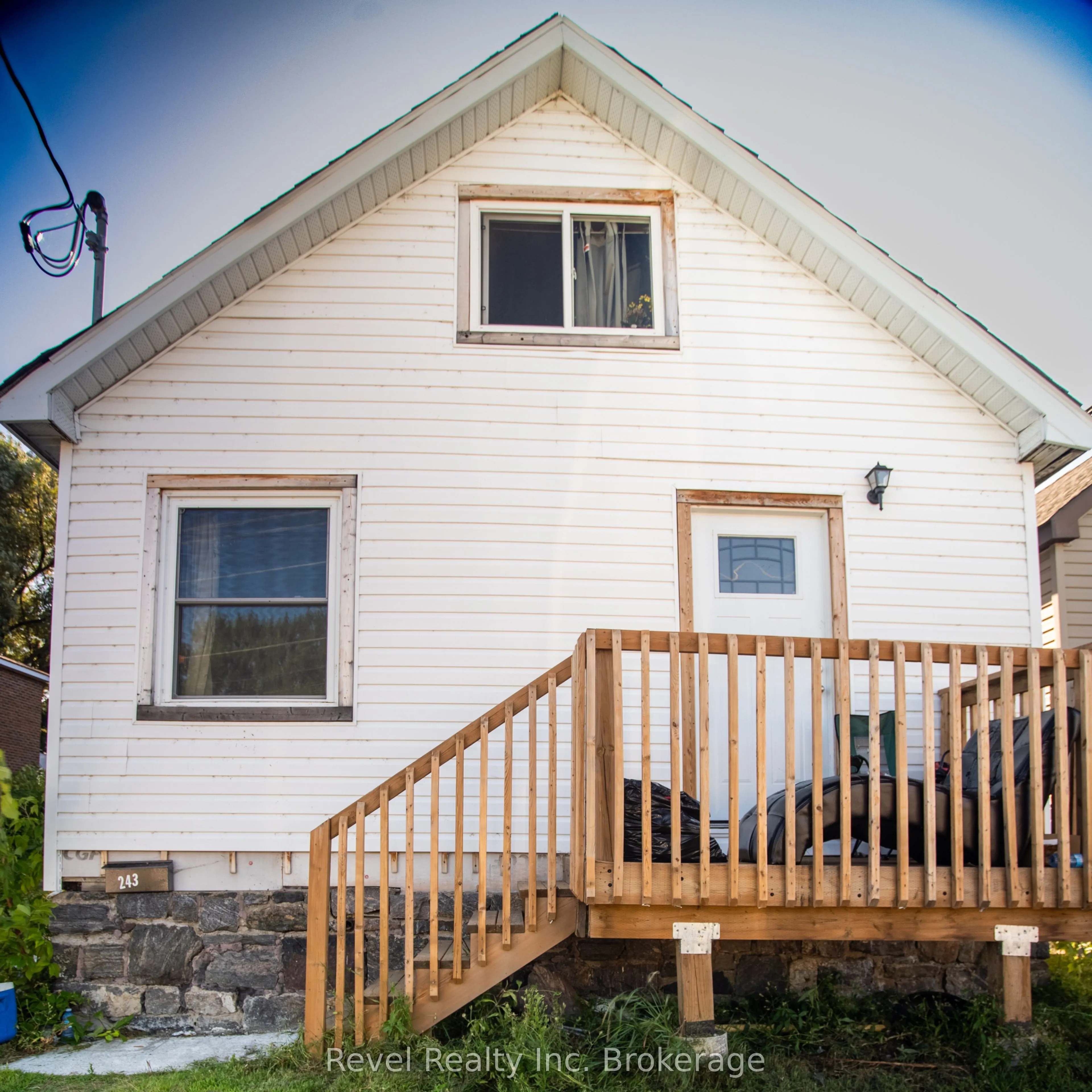 243 Princess Street E